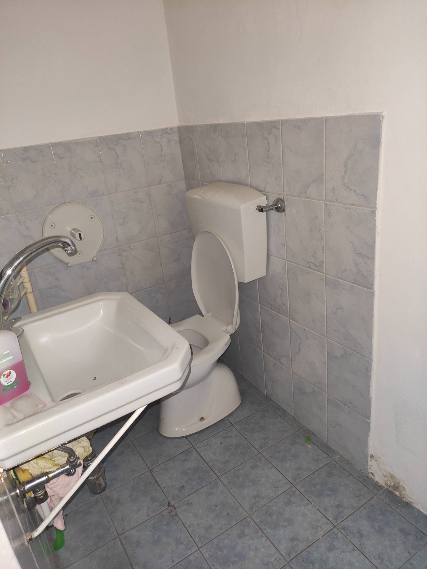 Fondo Commerciale in affitto a Montecatini-Terme, Biscolla