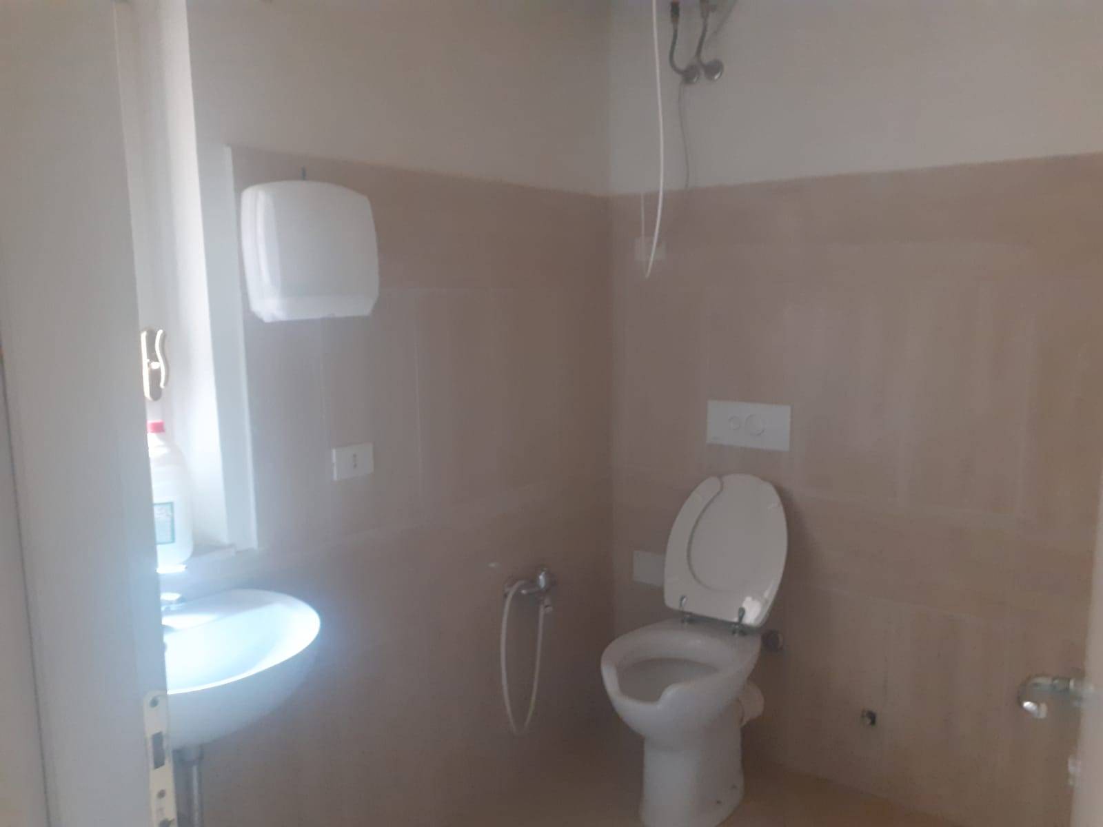 Fondo Commerciale in vendita a Lucca, Lucca fuori mura