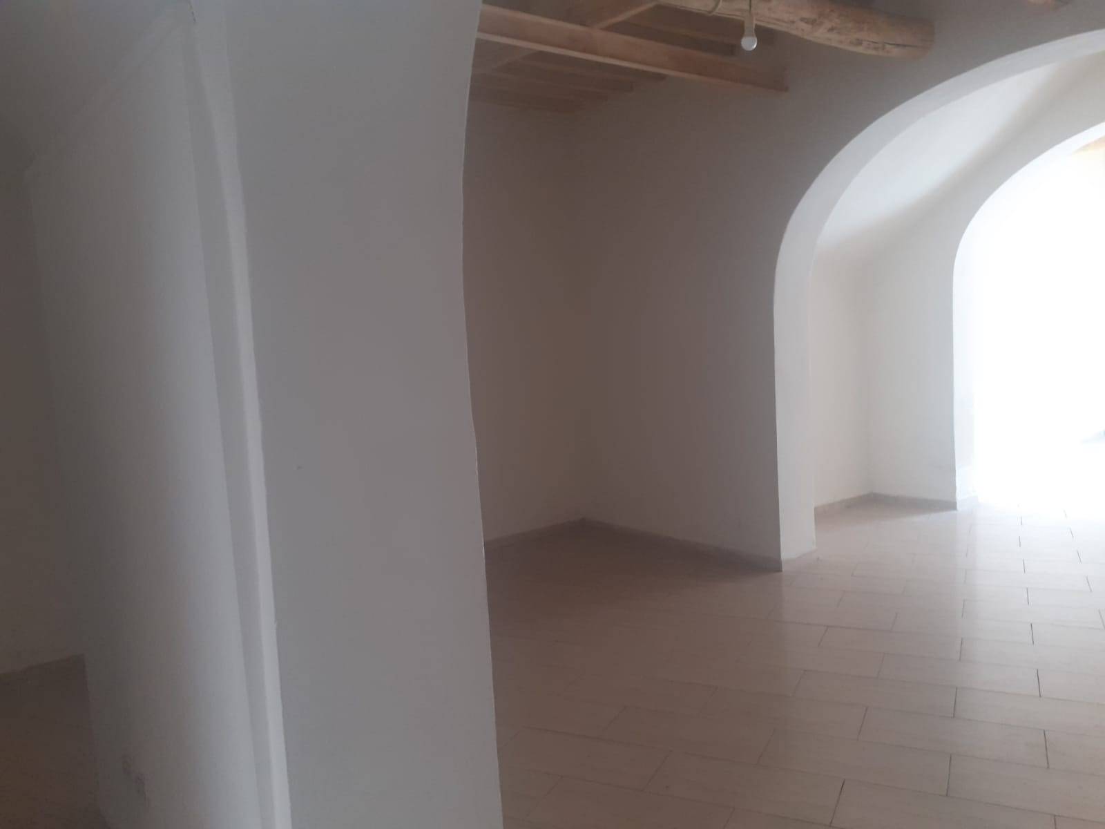 Fondo Commerciale in vendita a Lucca, Lucca fuori mura