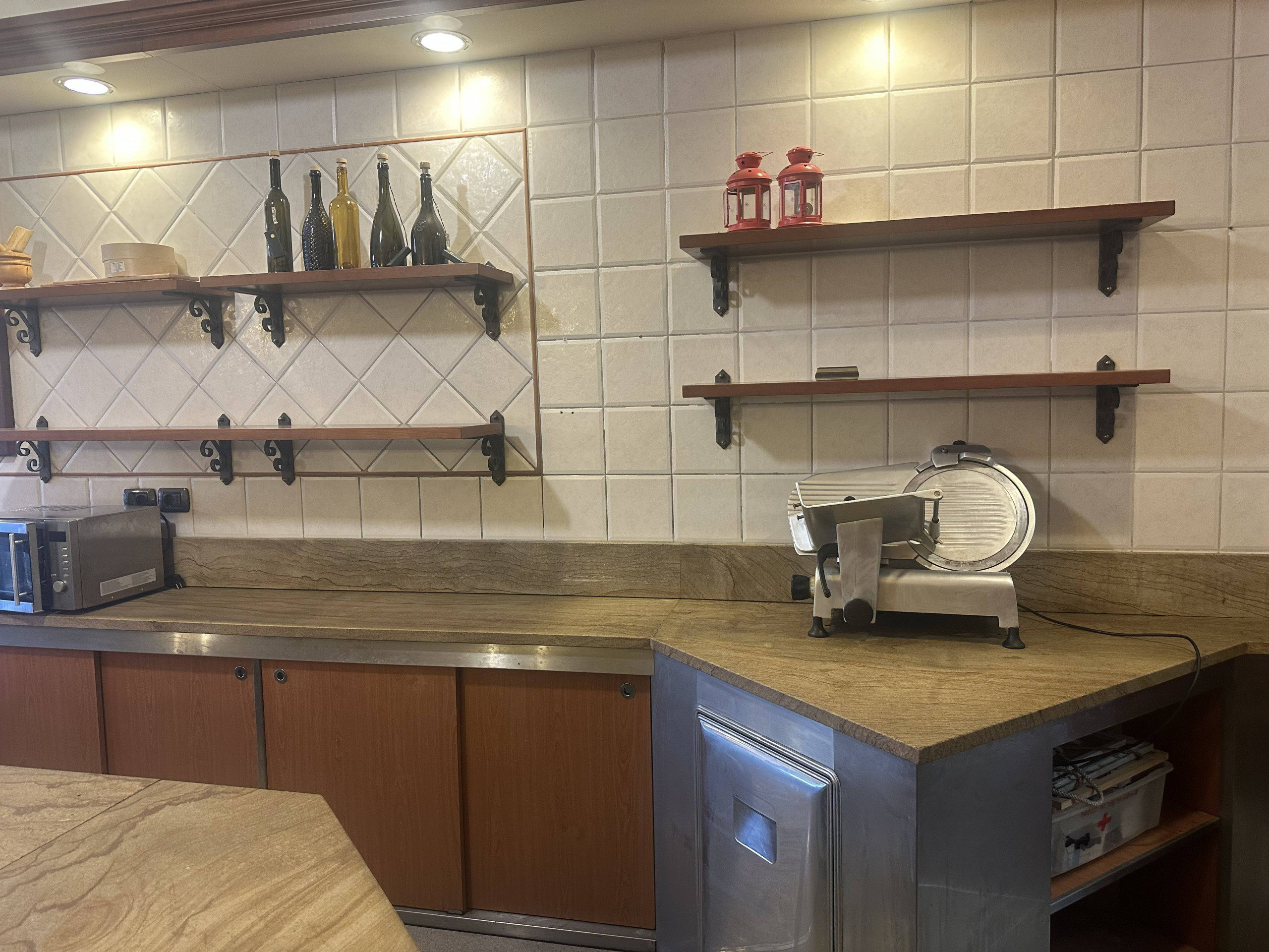 Fondo Commerciale in affitto a Lucca, San Marco