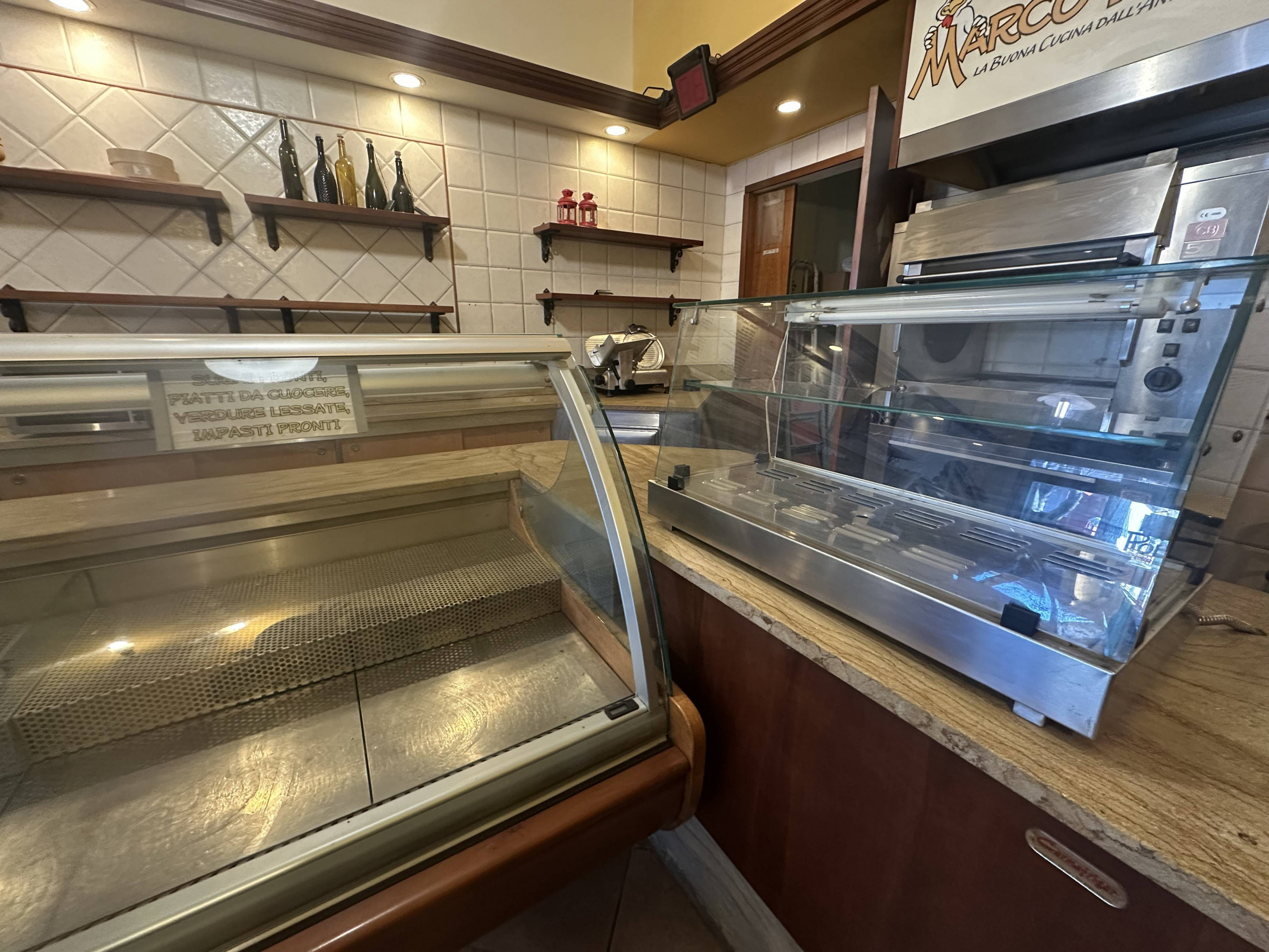 Fondo Commerciale in affitto a Lucca, San Marco