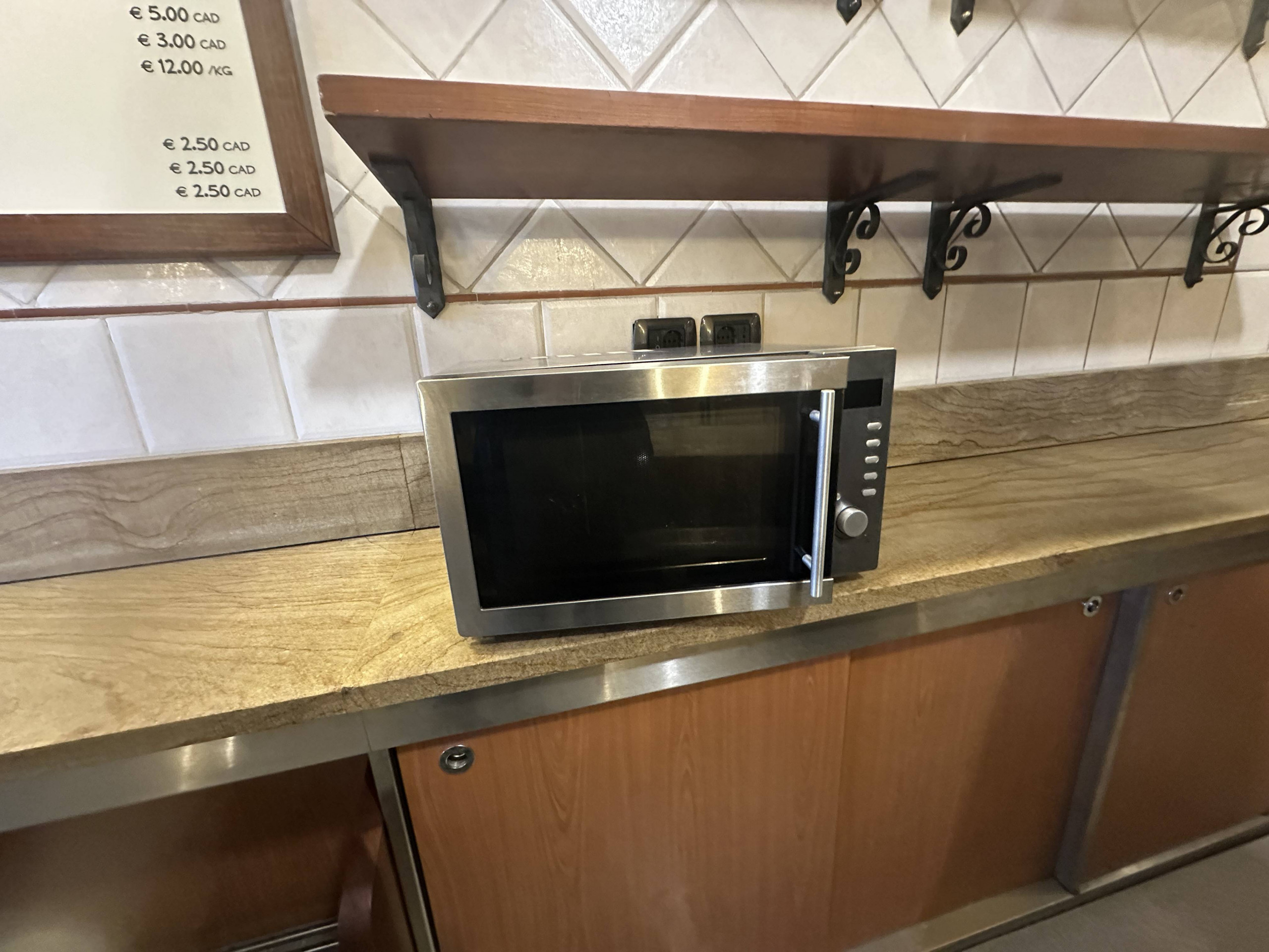 Fondo Commerciale in affitto a Lucca, San Marco