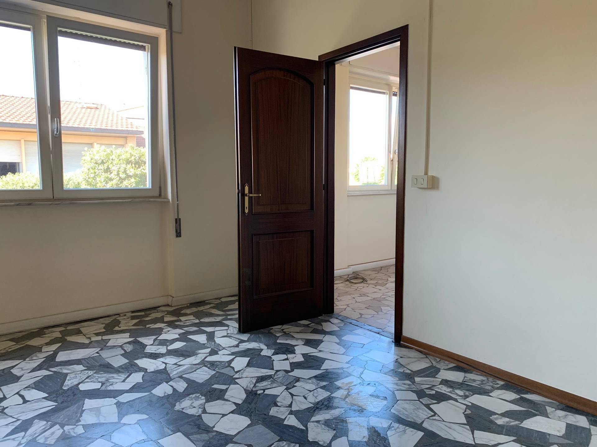 Ufficio in affitto a Viareggio, Torre del Lago Puccini