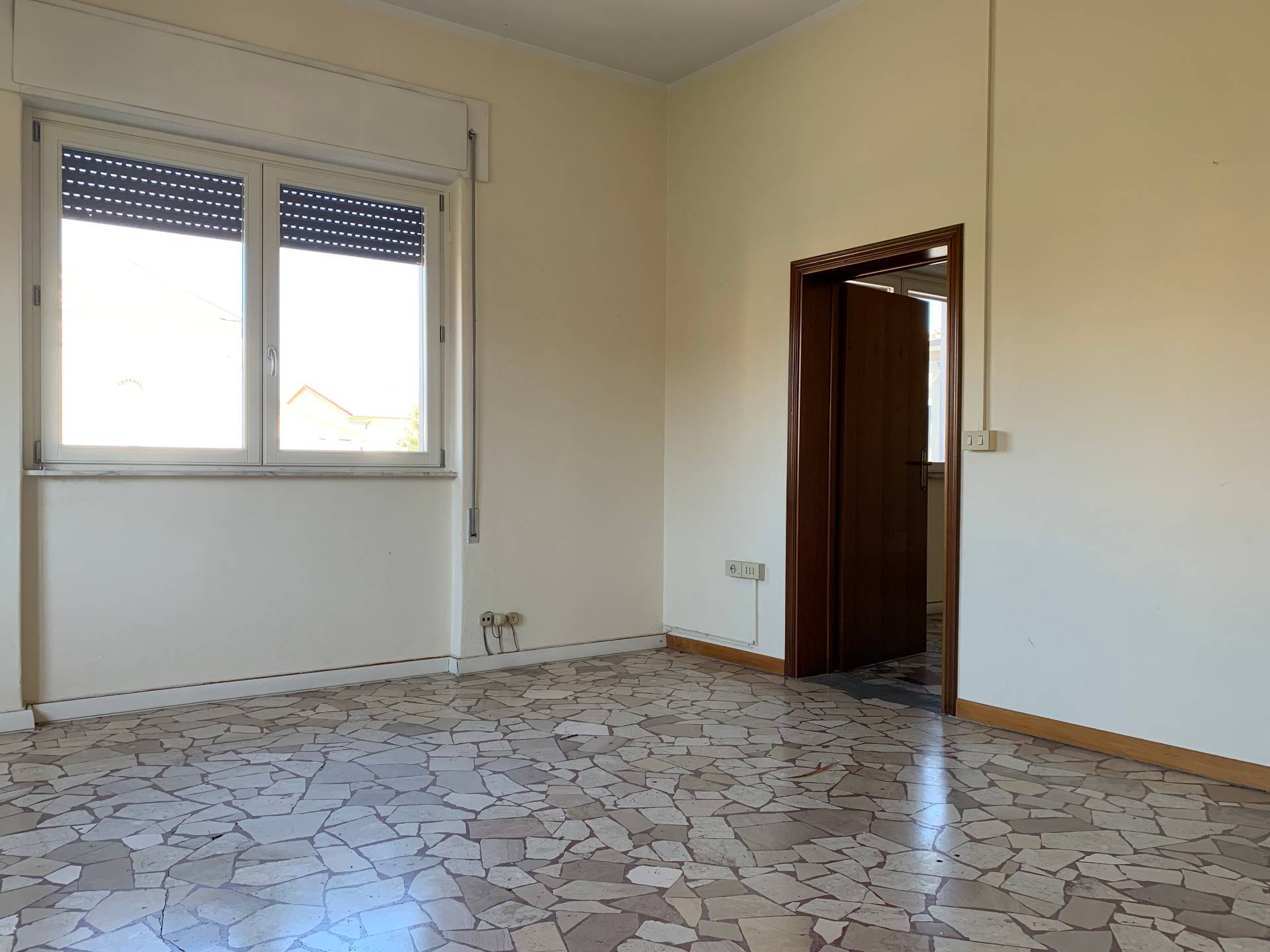 Ufficio in affitto a Viareggio, Torre del Lago Puccini