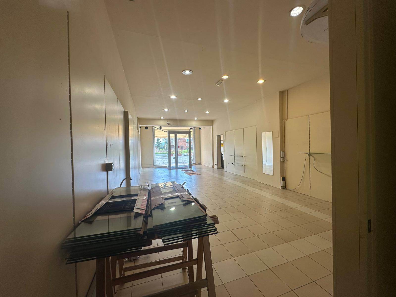 Fondo Commerciale in affitto a Capannori, Lunata