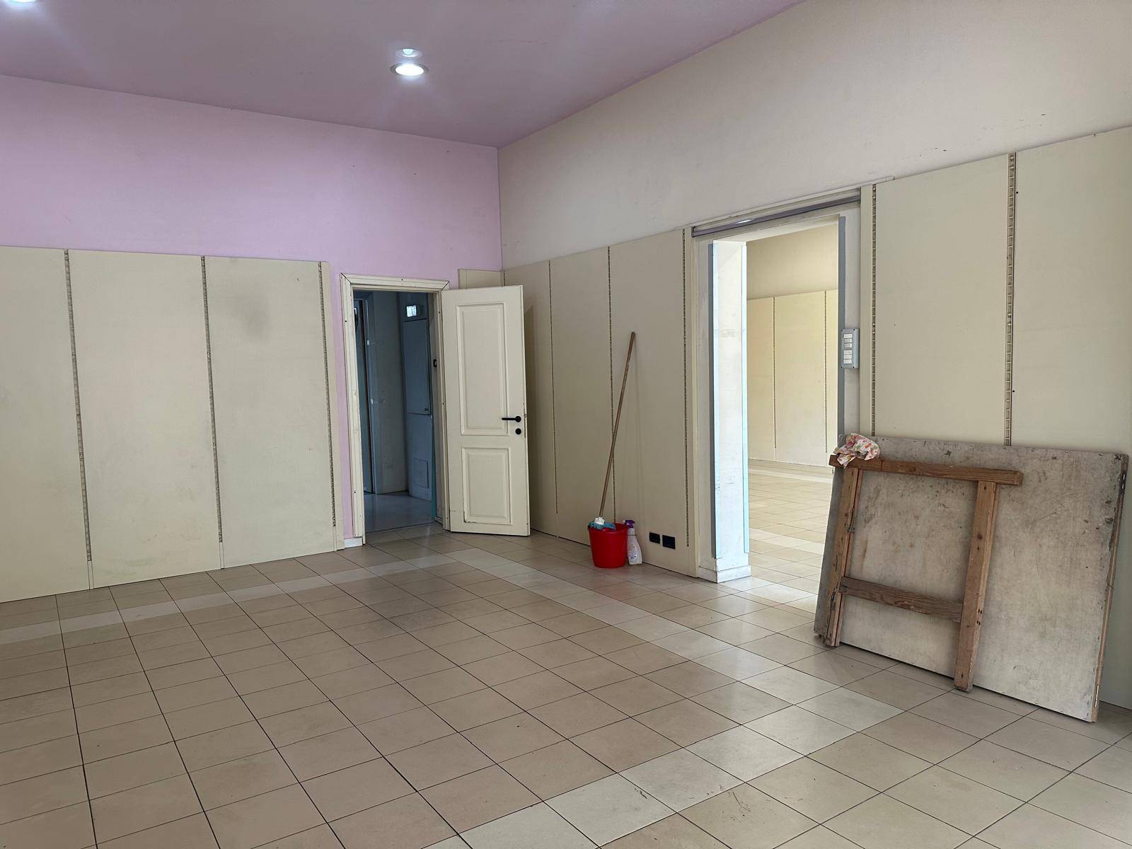 Fondo Commerciale in affitto a Capannori, Lunata