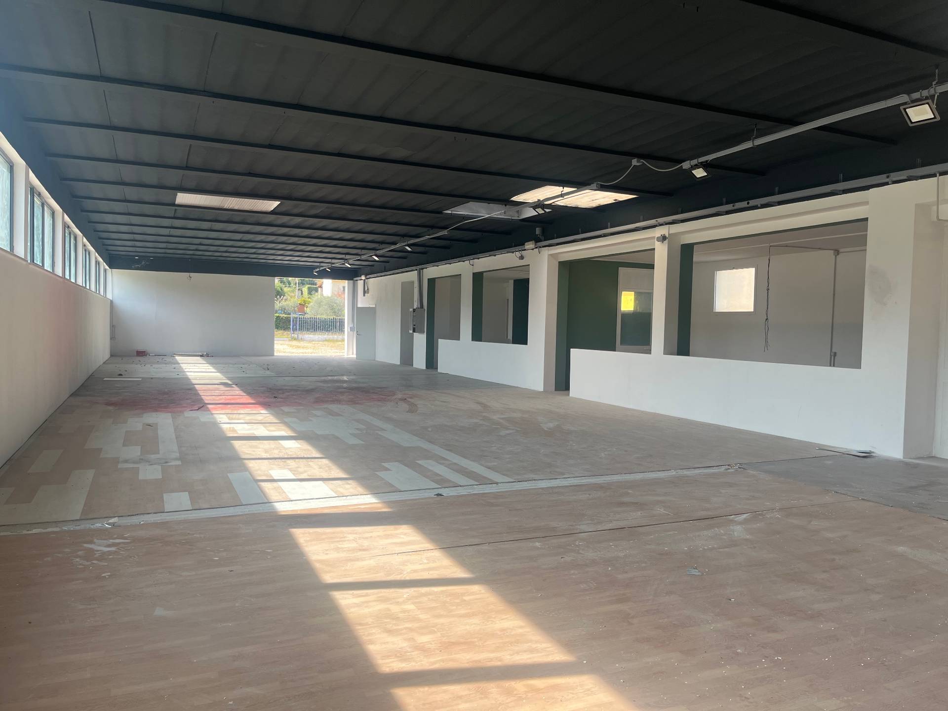 Fondo Commerciale in affitto a Lucca, San Lorenzo a Vaccoli