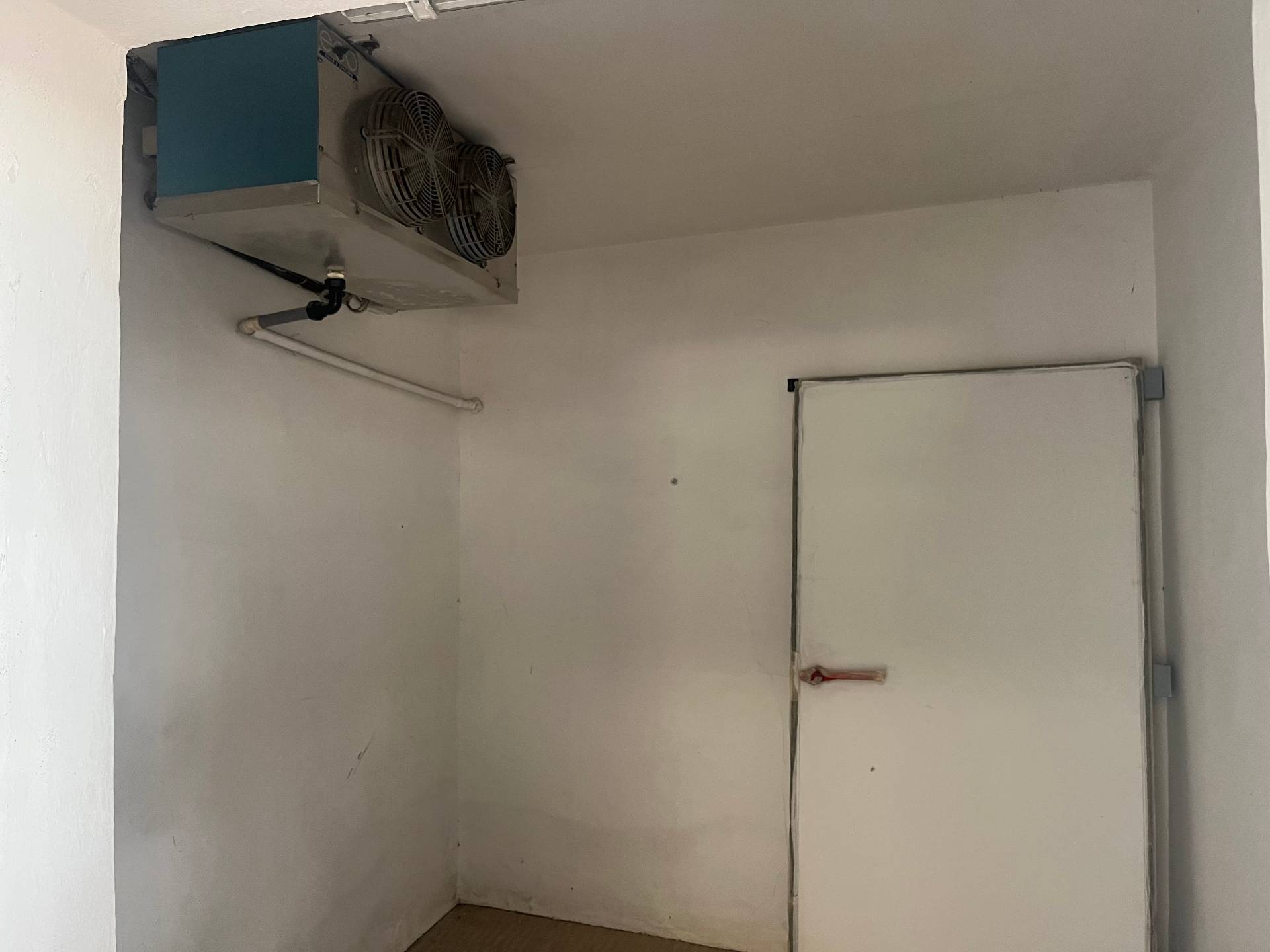 Fondo Commerciale in affitto a Lucca, San Lorenzo a Vaccoli