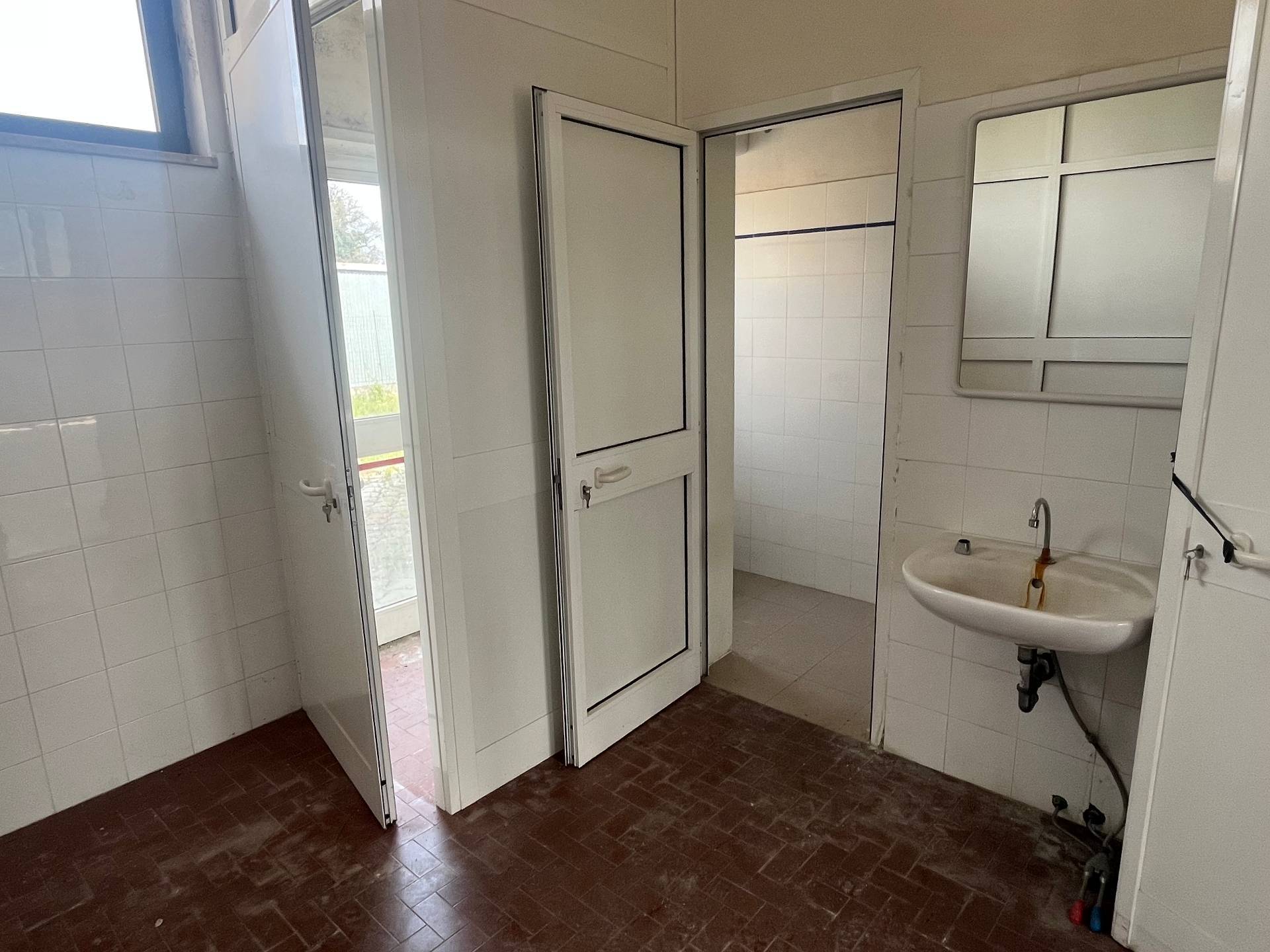 Fondo Commerciale in affitto a Lucca, San Lorenzo a Vaccoli