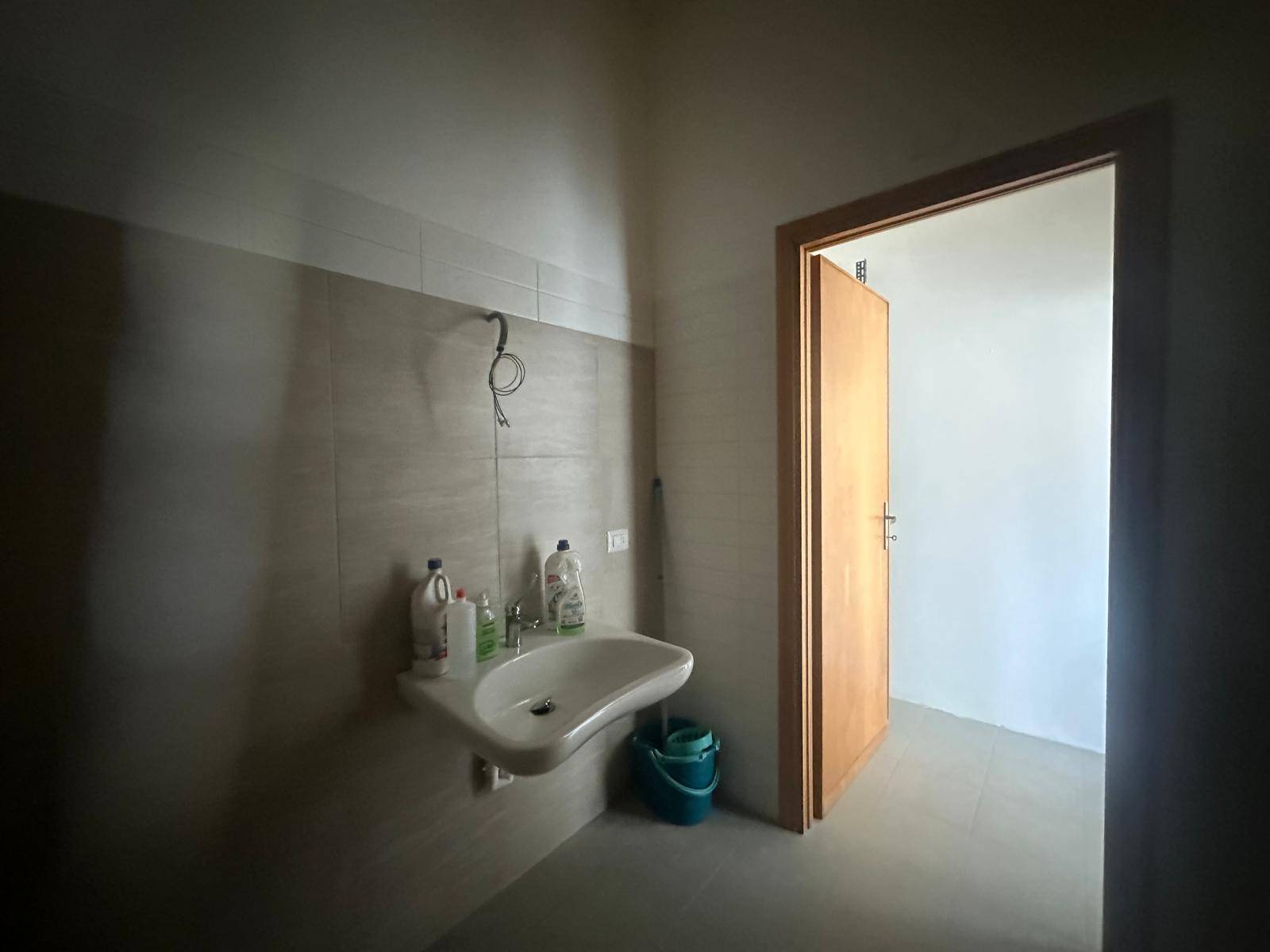 Fondo Commerciale in affitto a Lucca, San Marco