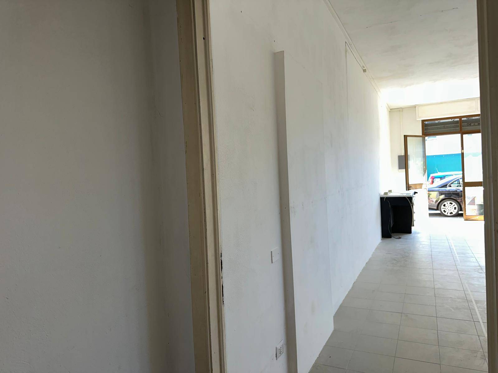 Fondo Commerciale in affitto a Lucca, San Marco