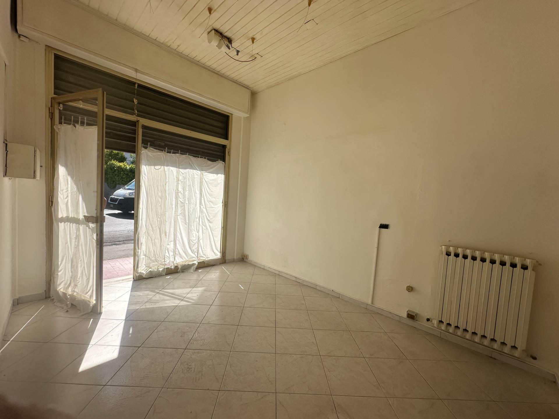 Fondo Commerciale in vendita a Porcari, Porcari