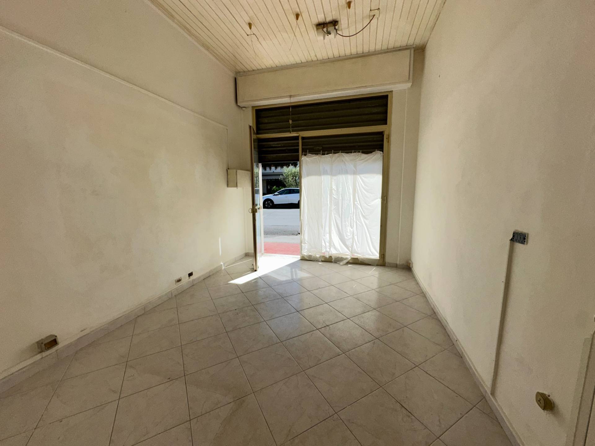 Fondo Commerciale in vendita a Porcari, Porcari
