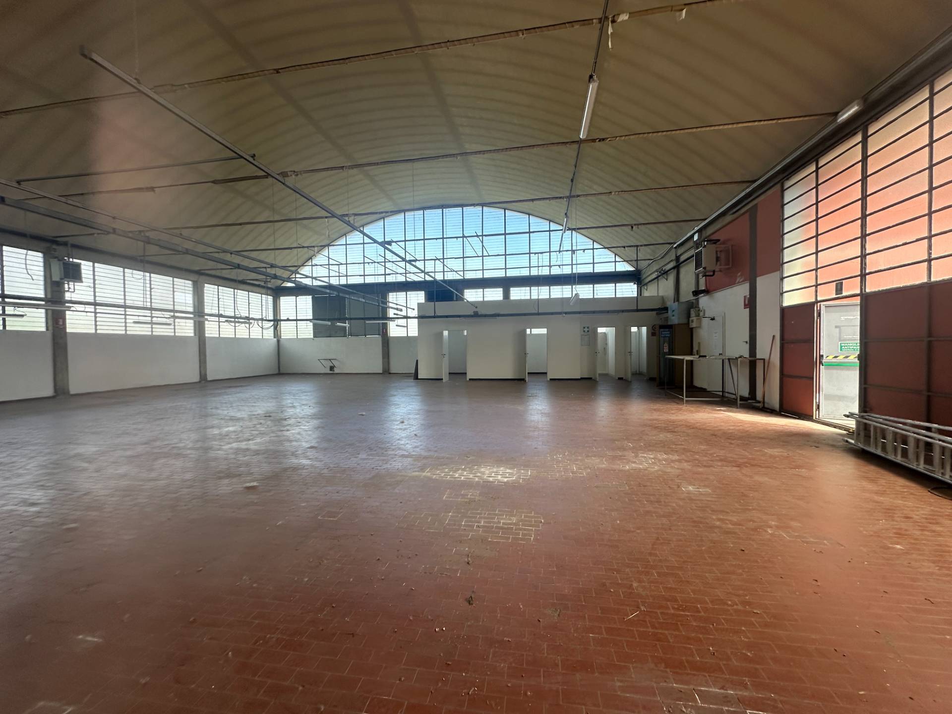 Fondo Artigianale in affitto a Capannori, Camigliano