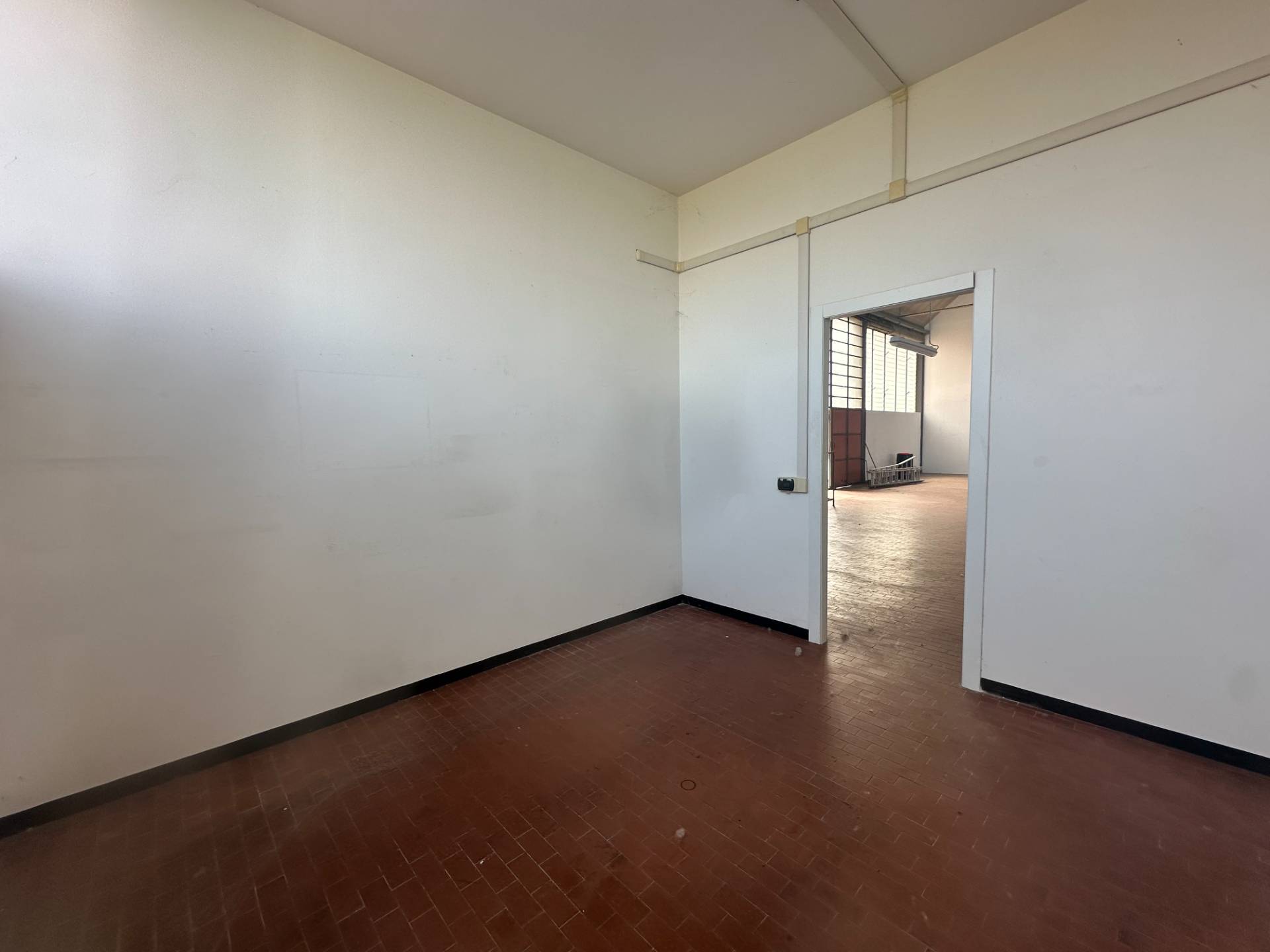 Fondo Artigianale in affitto a Capannori, Camigliano