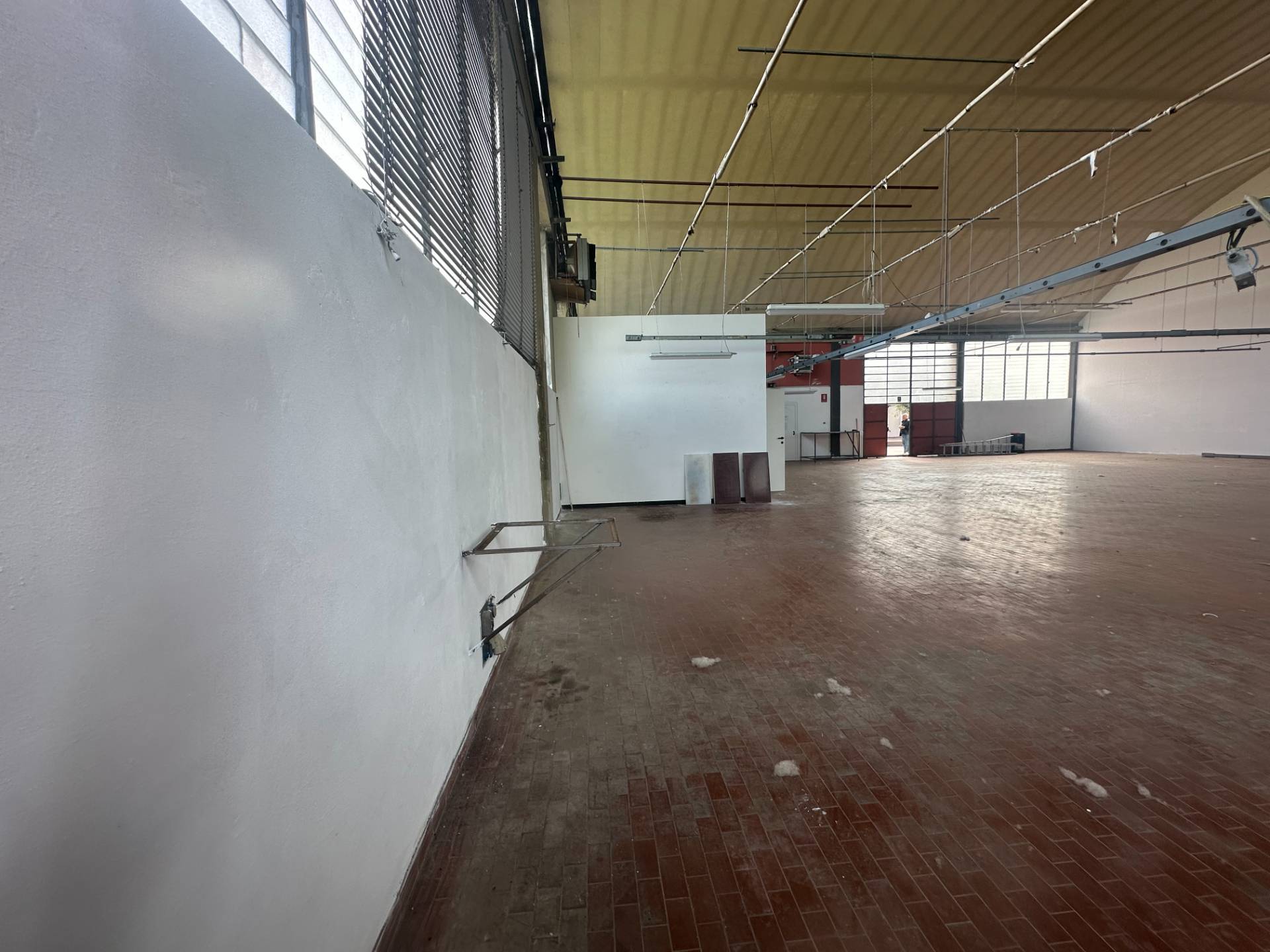 Fondo Artigianale in affitto a Capannori, Camigliano