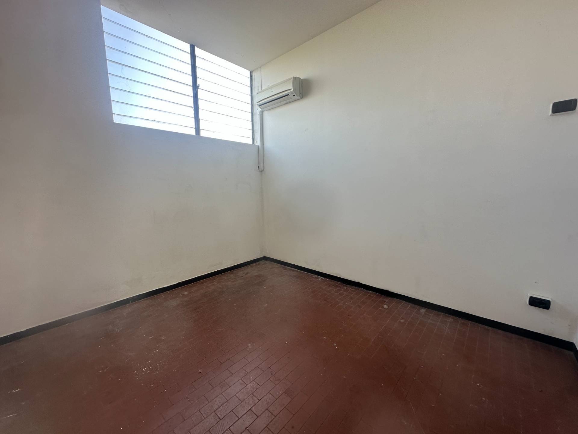 Fondo Artigianale in affitto a Capannori, Camigliano