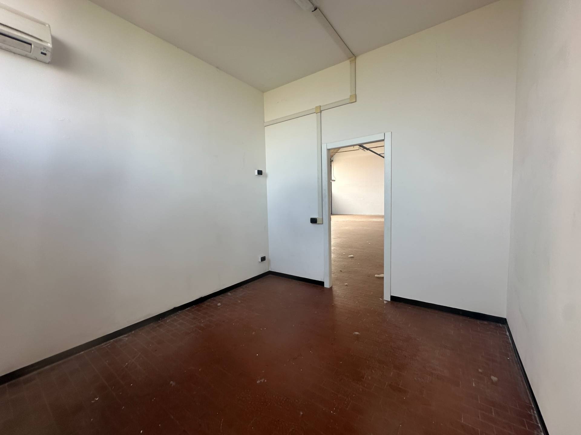 Fondo Artigianale in affitto a Capannori, Camigliano