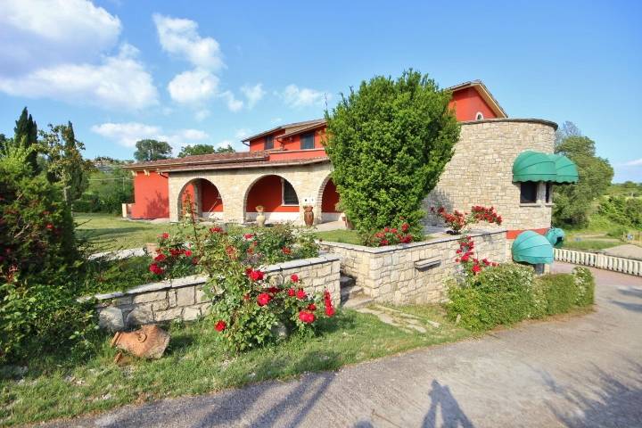 Casa indipendente con terrazzo a Fontanarosa