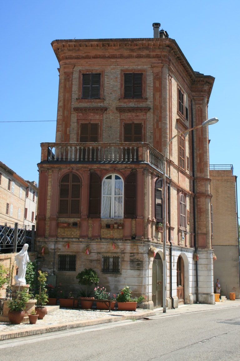 Casa indipendente con terrazzo a Petritoli