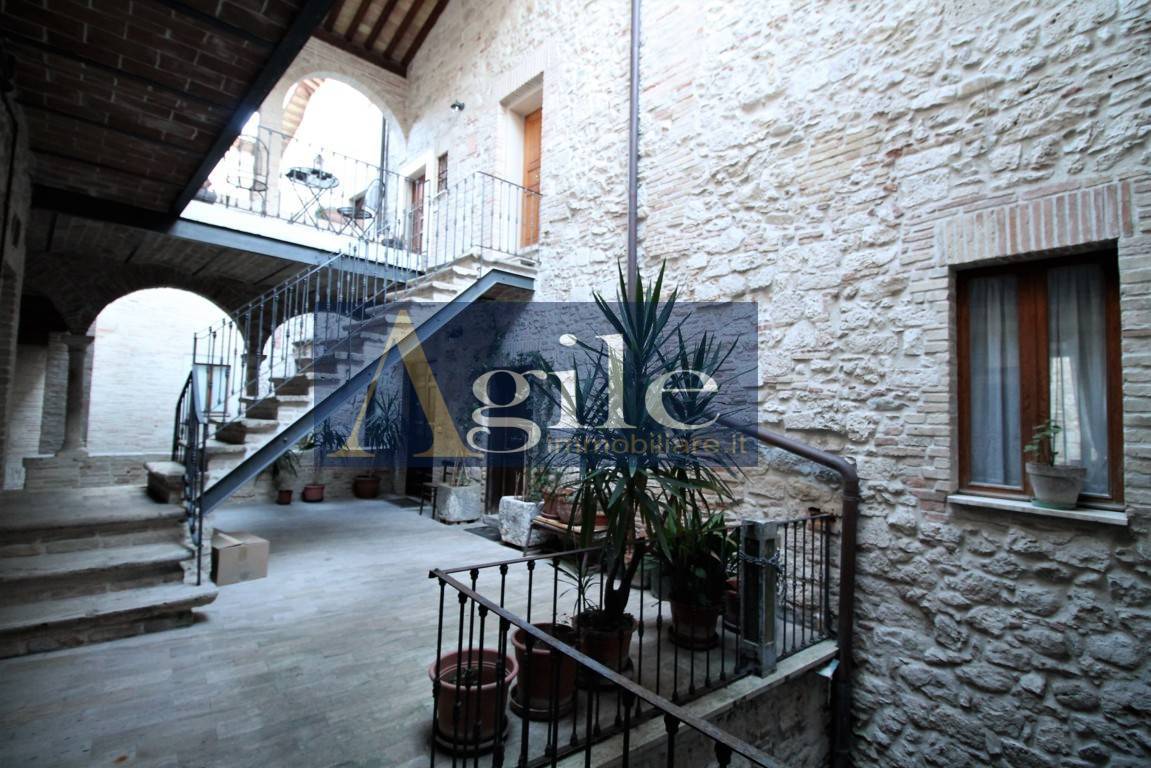 Bilocale arredato in affitto, Ascoli Piceno centro storico