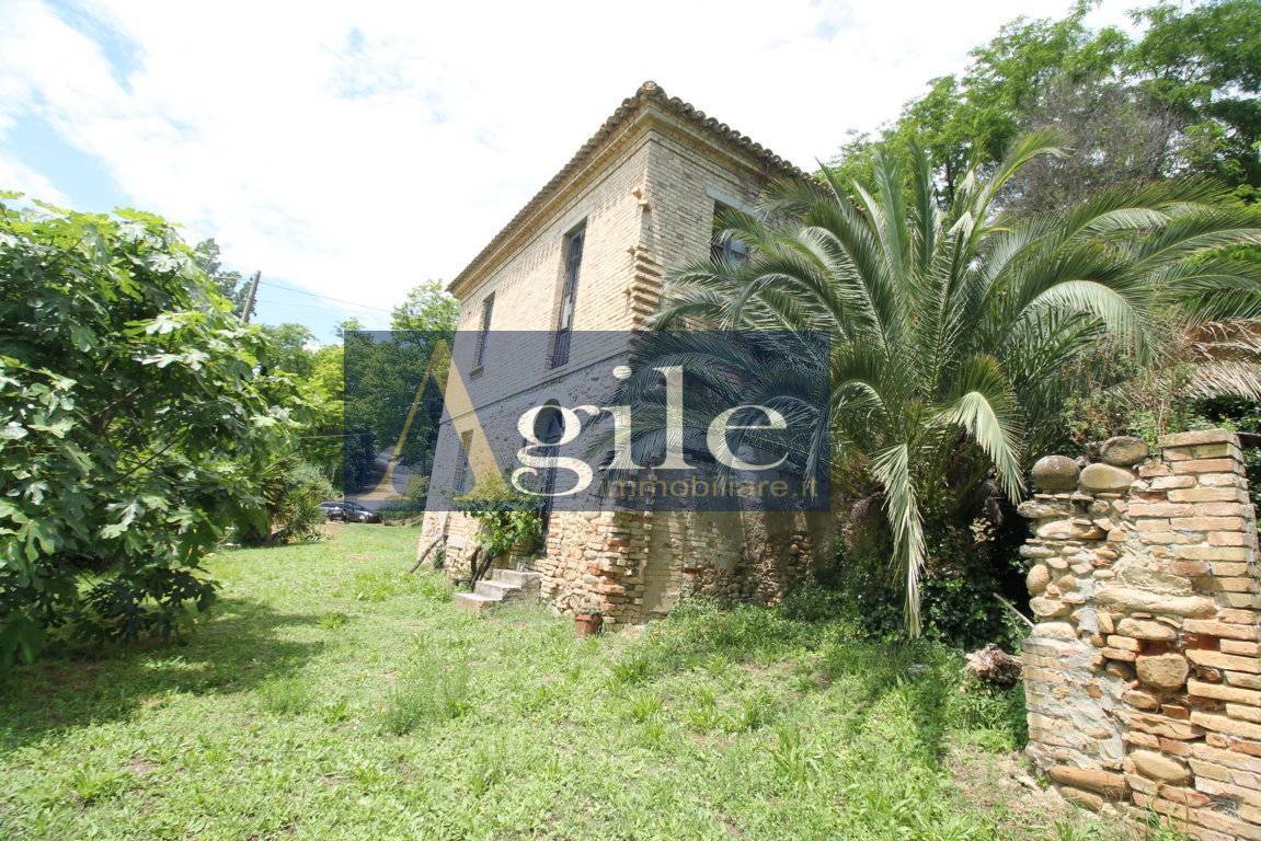 Rustico/Casale in vendita a Colonnella