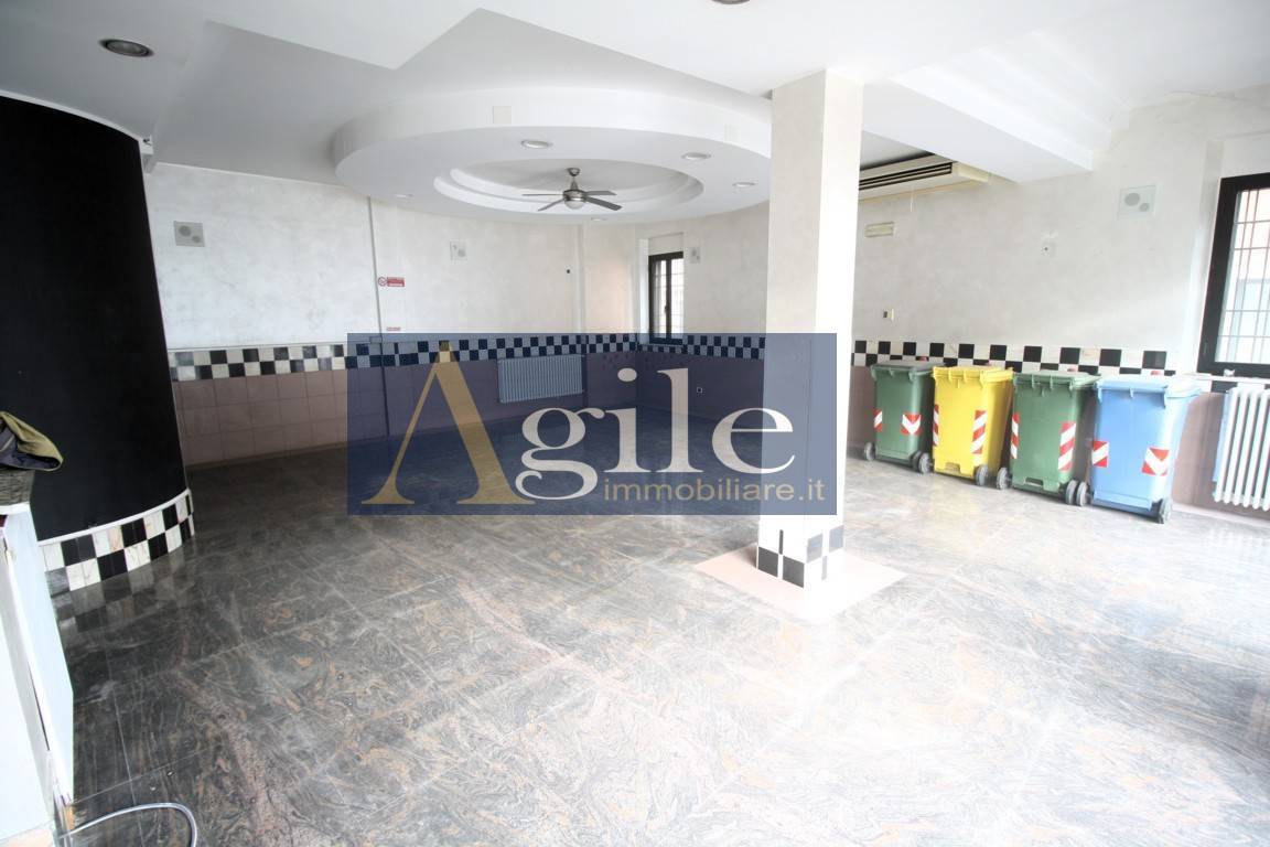Locale commerciale in vendita a Spinetoli, Pagliare del Tronto