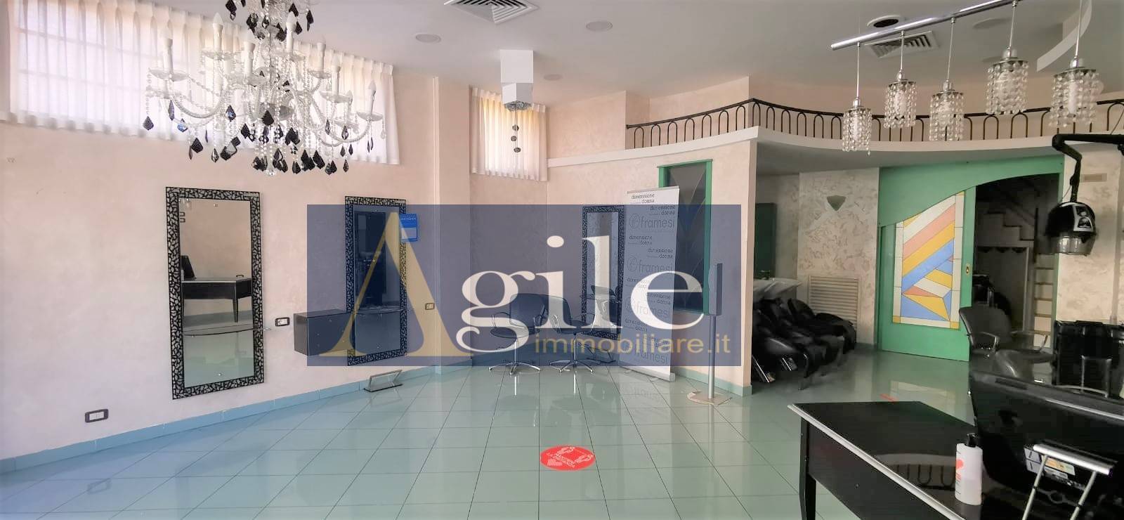 Locale commerciale in affitto a Pedaso, Centro