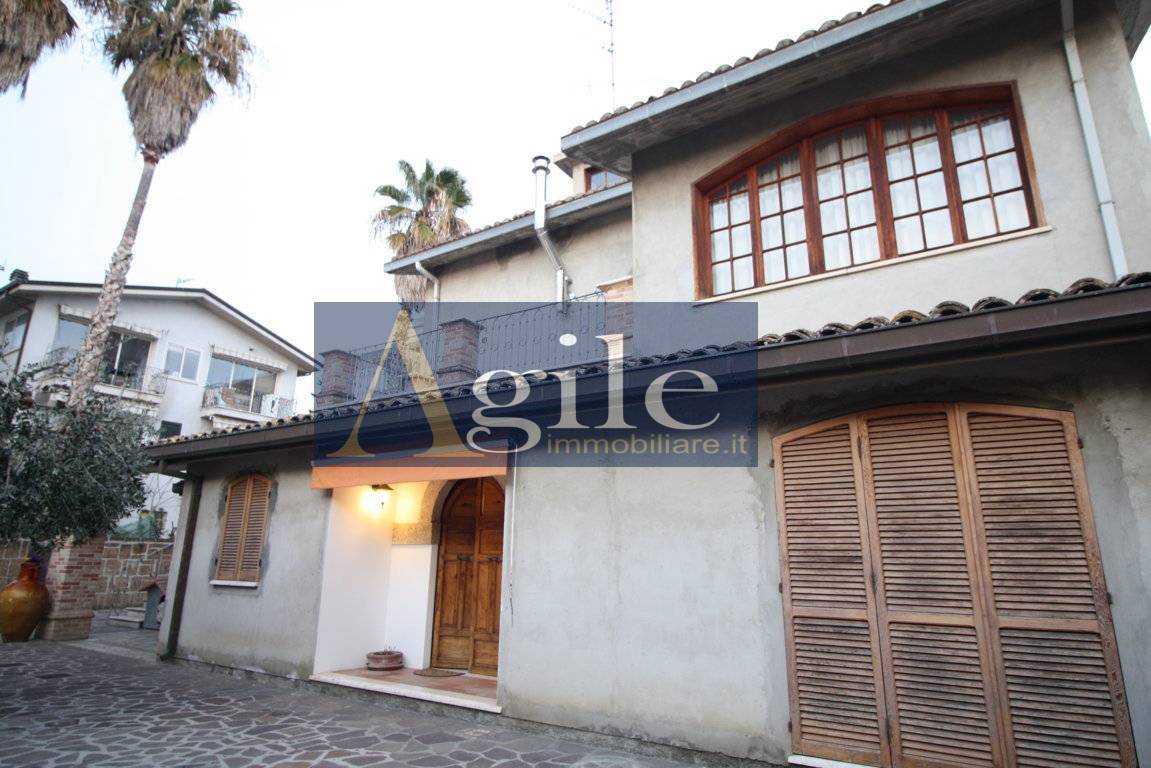 Casa indipendente in vendita a Alba Adriatica, Zona Mare