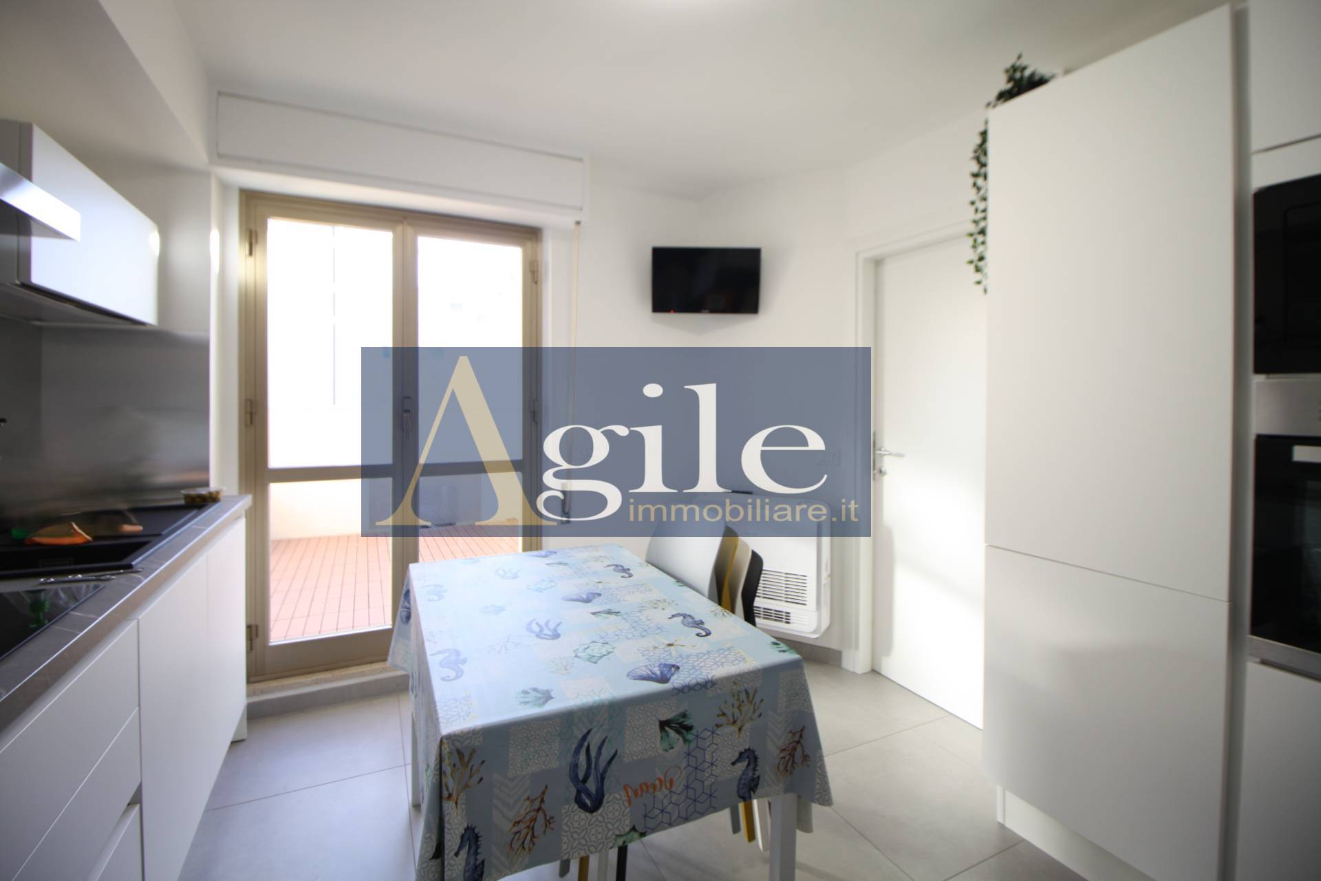 Appartamento in vendita a Alba Adriatica, Zona Mare