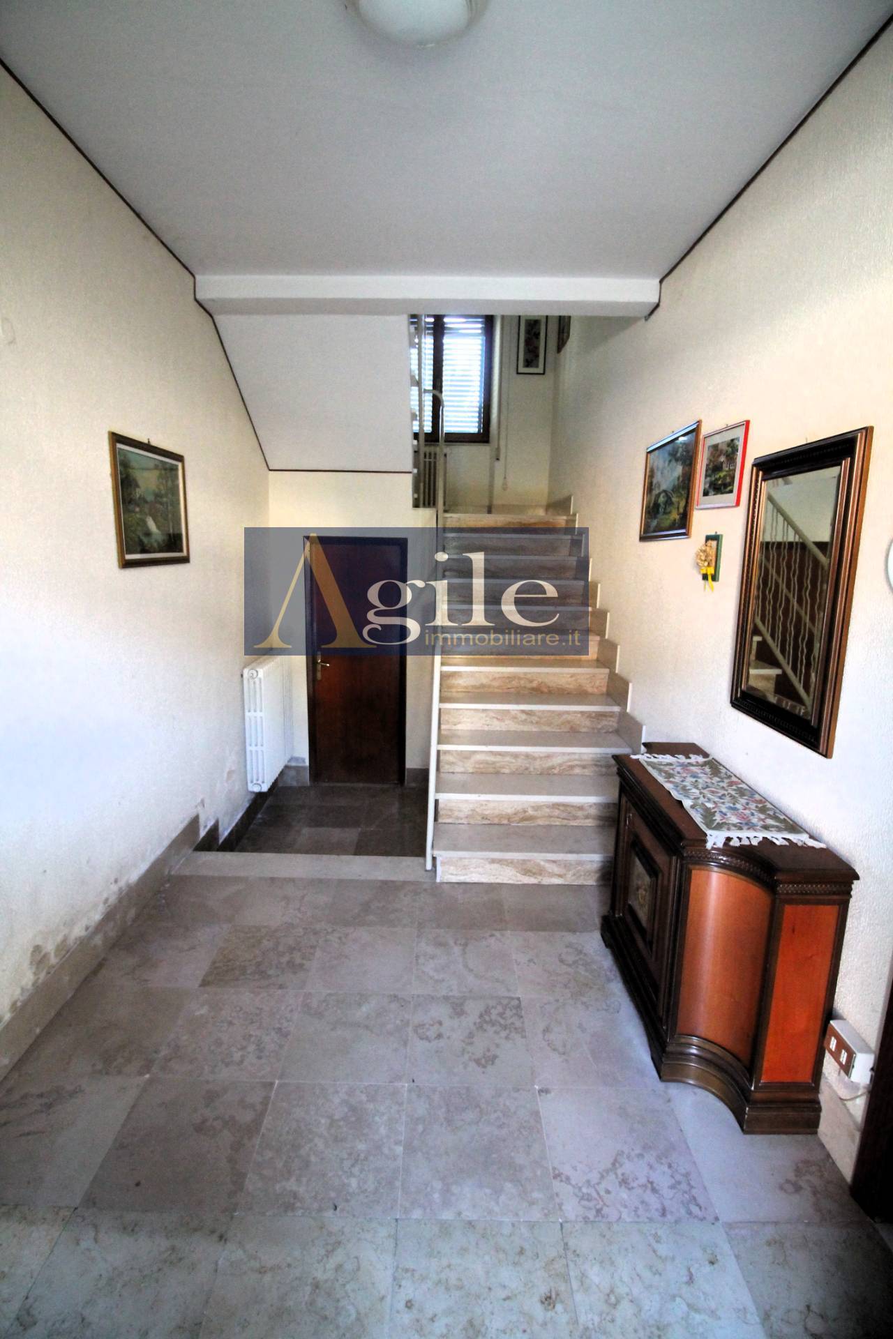 Casa indipendente in vendita a Ascoli Piceno, Castel Trosino