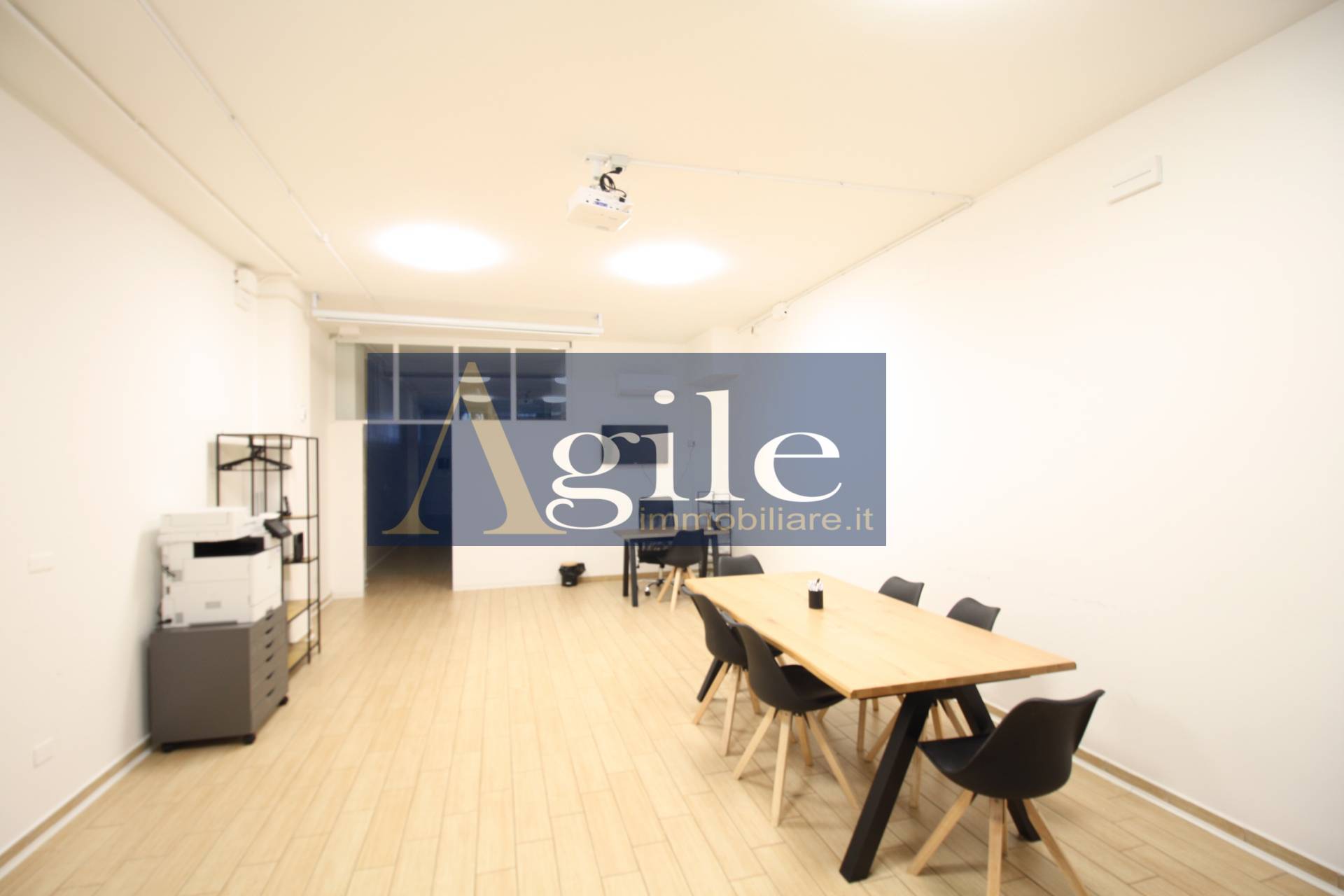 Negozio in vendita a San Benedetto del Tronto, Porto d'Ascoli