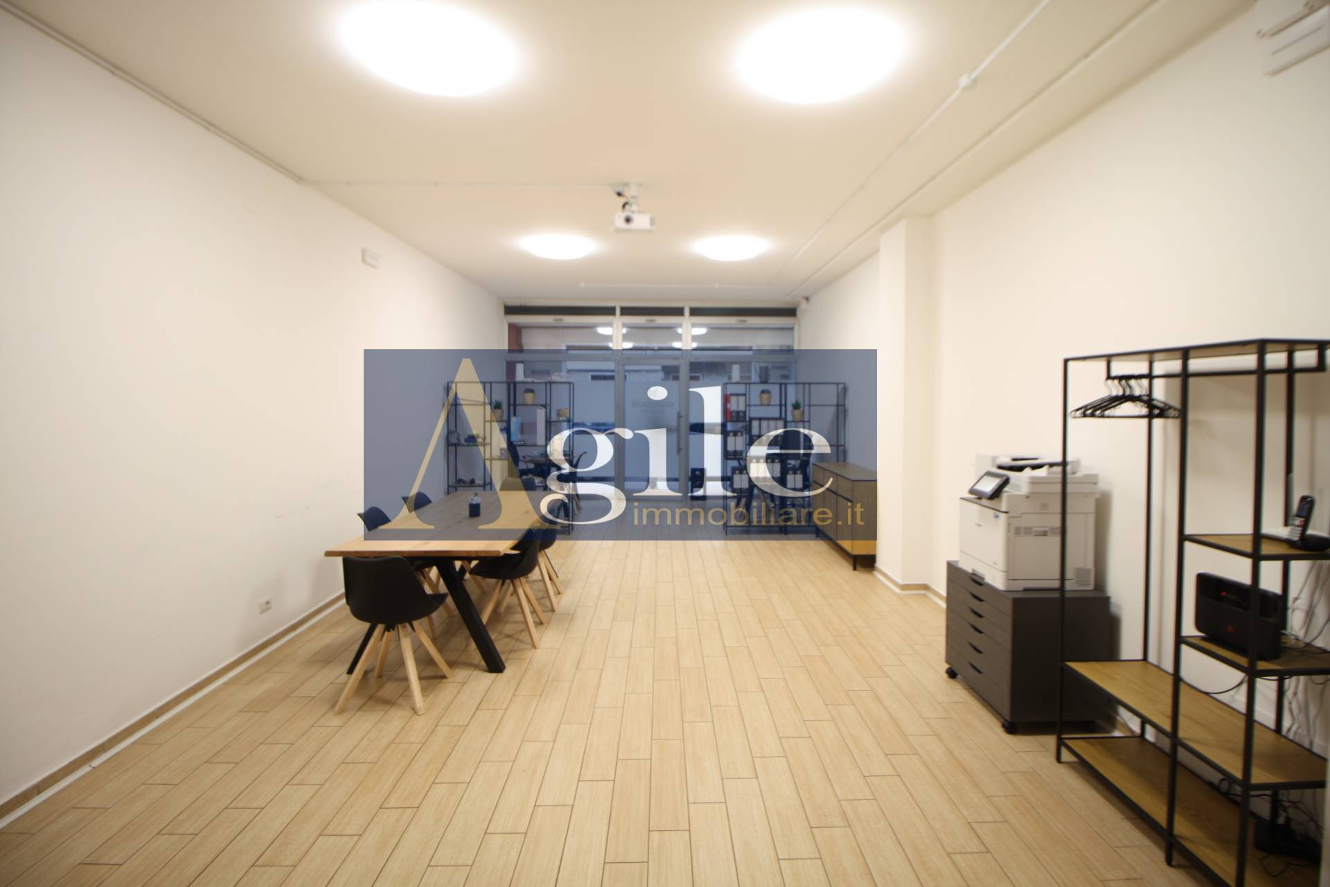 Negozio in vendita a San Benedetto del Tronto, Porto d'Ascoli