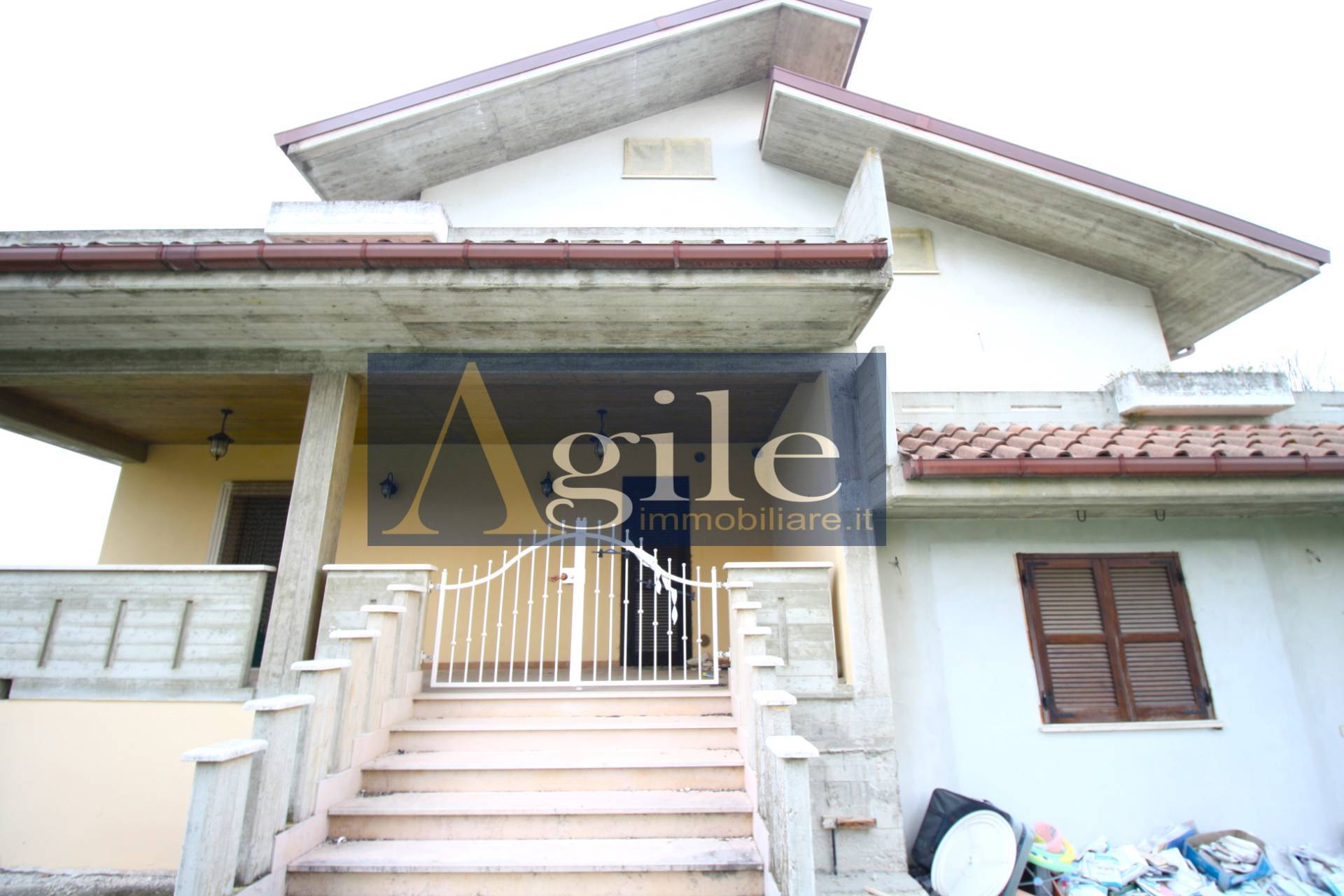 Villa in vendita a Sant'Egidio alla Vibrata