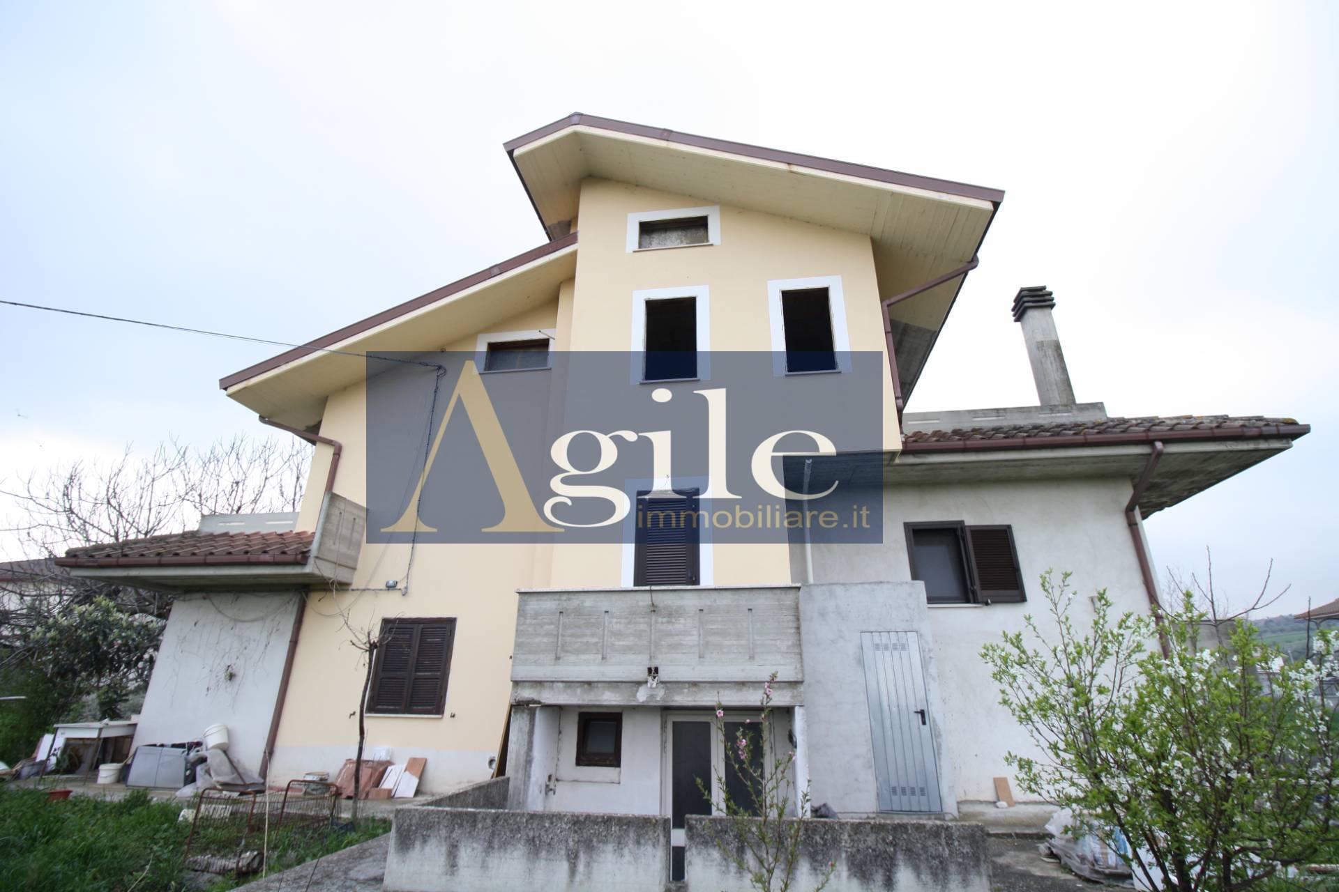 Villa in vendita a Sant'Egidio alla Vibrata