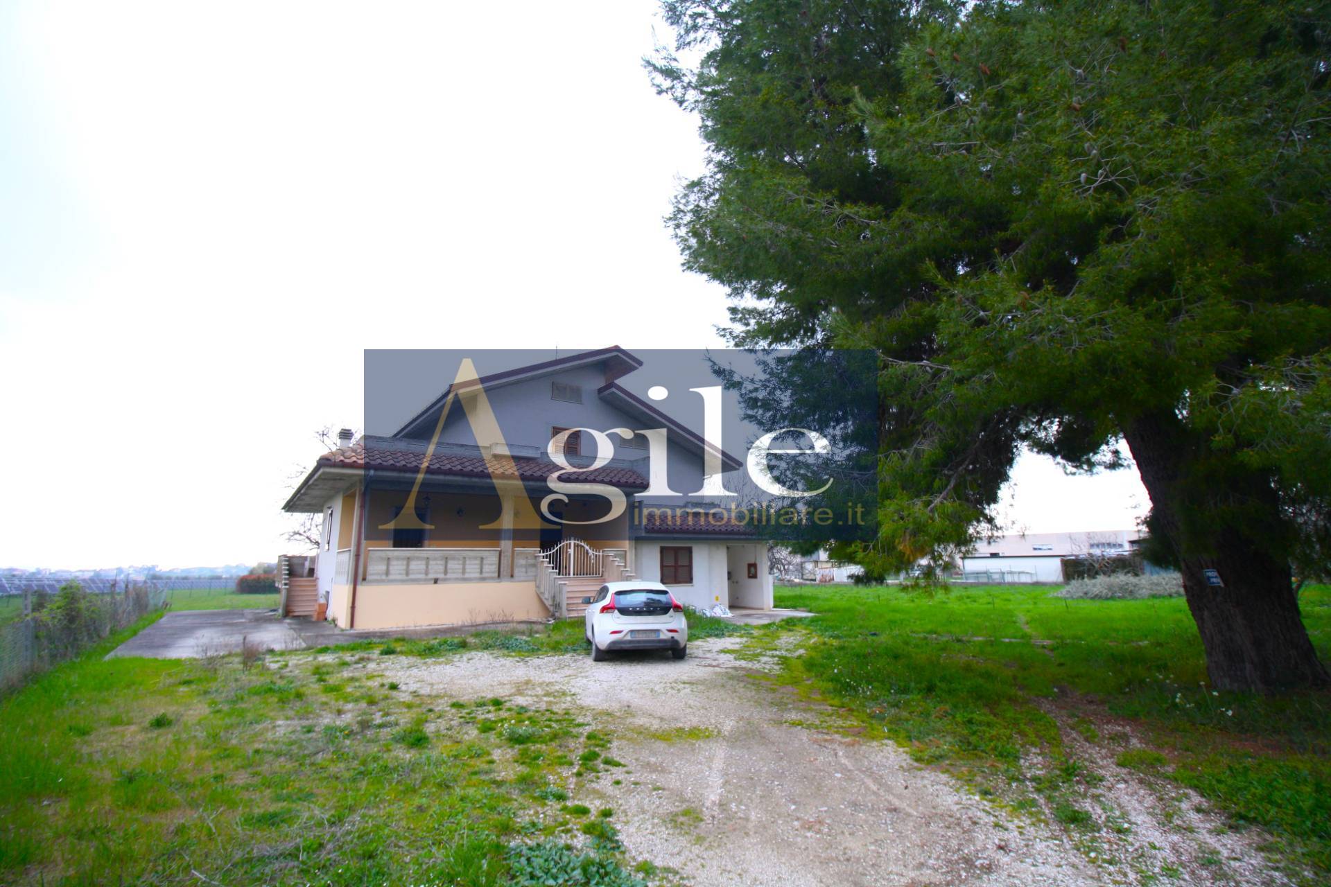 Villa in vendita a Sant'Egidio alla Vibrata