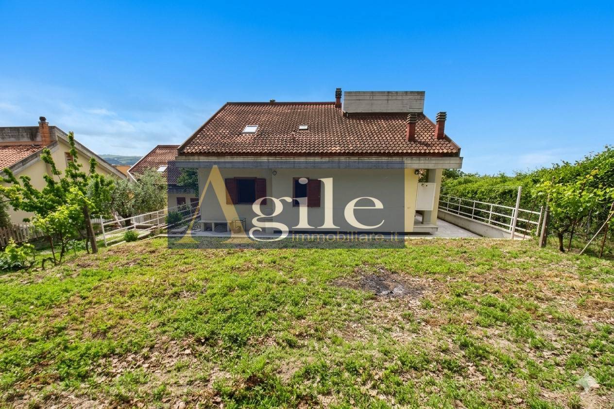 Villa in vendita a Ascoli Piceno, Monticelli Alto