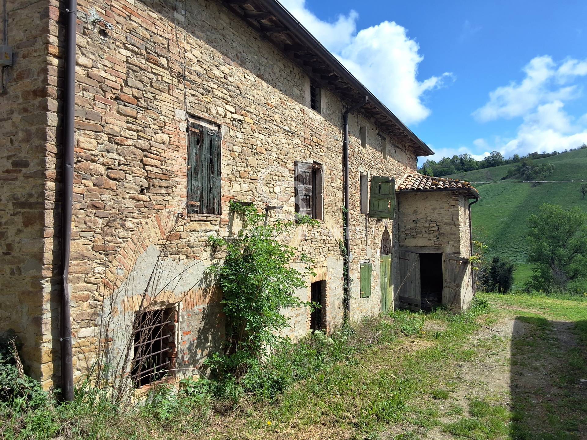 Borgo in vendita a Castelvetro di Modena, Levizzano