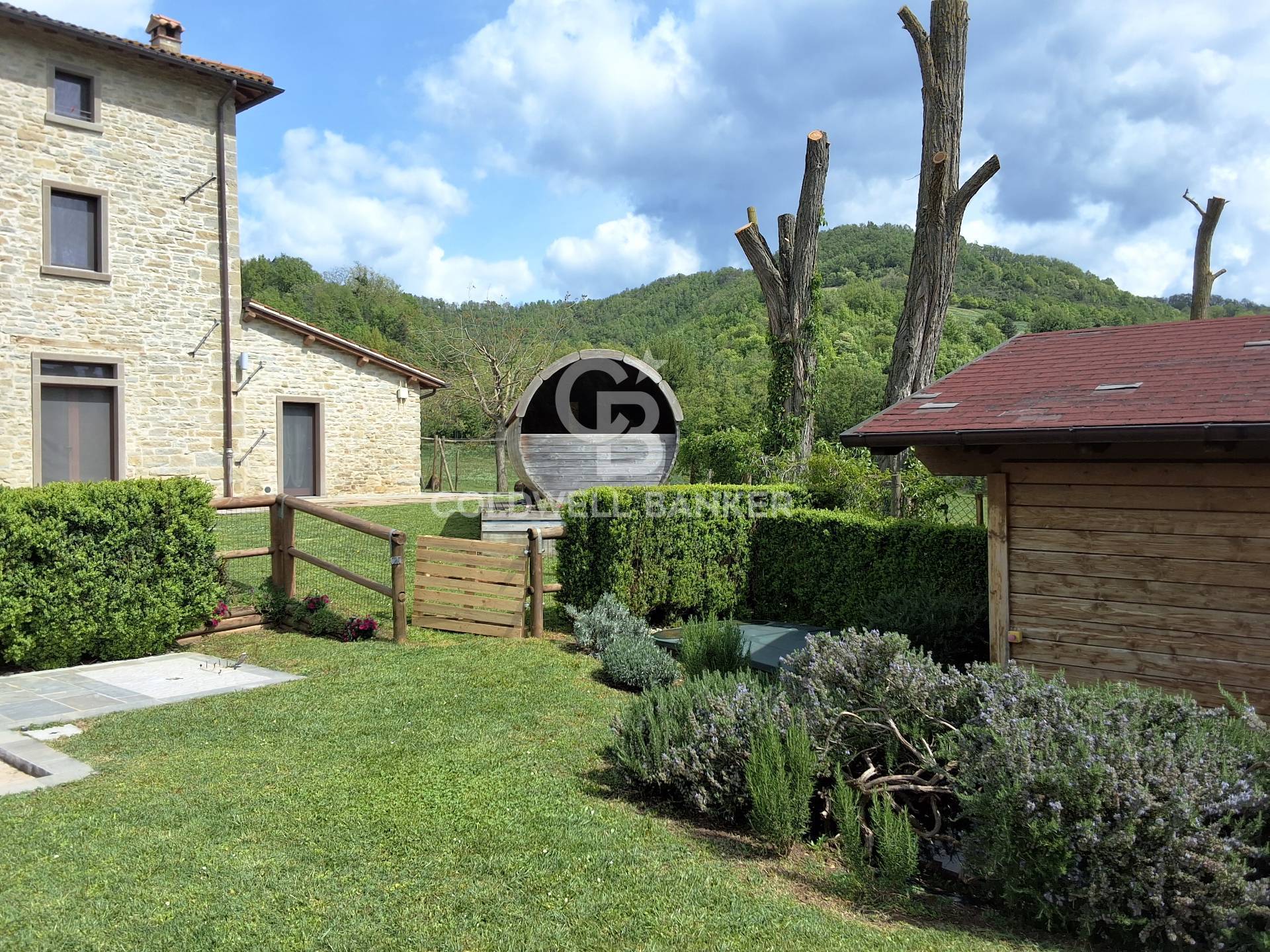 Tenuta in vendita a Santa Sofia