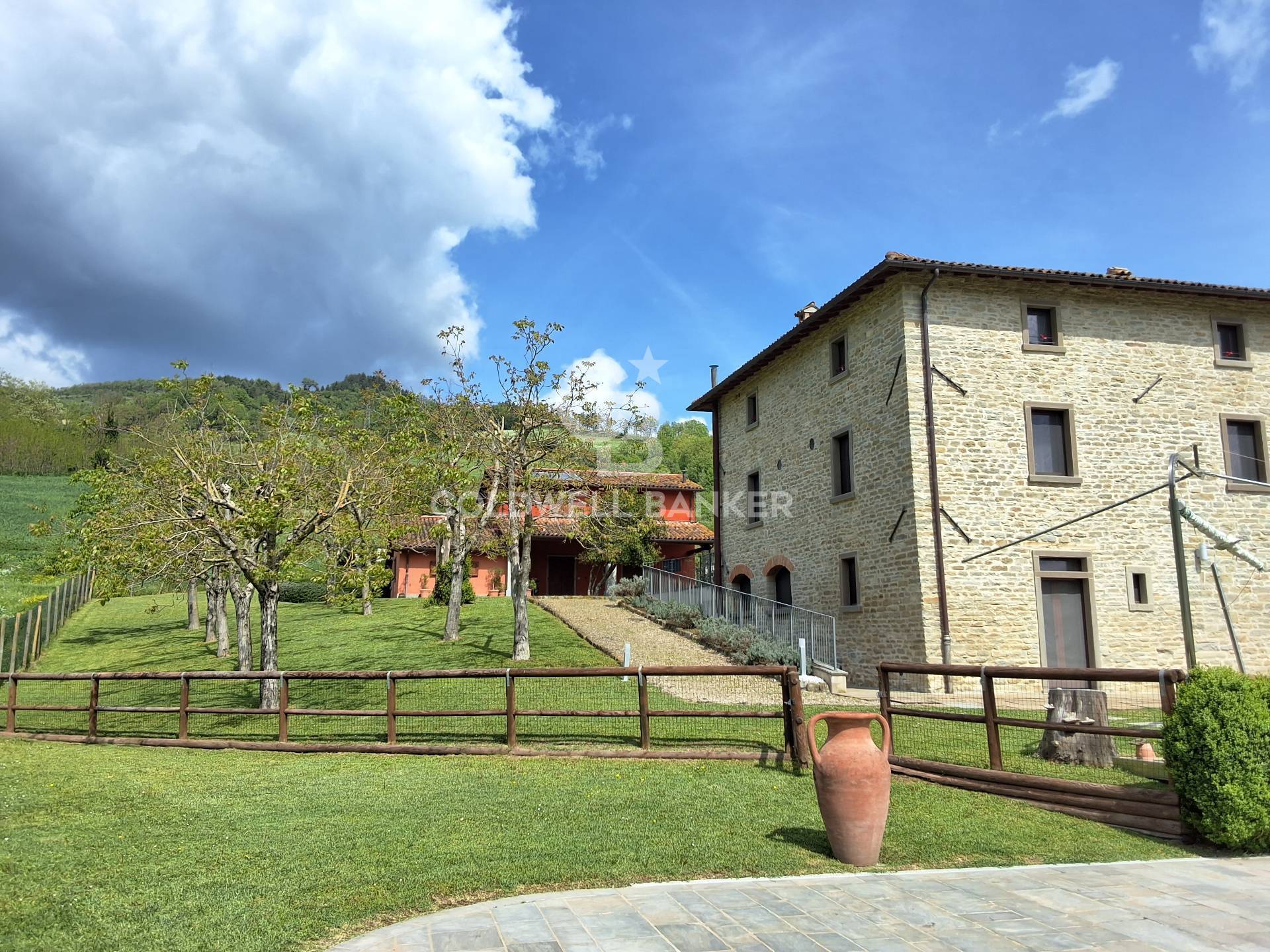 Tenuta in vendita a Santa Sofia