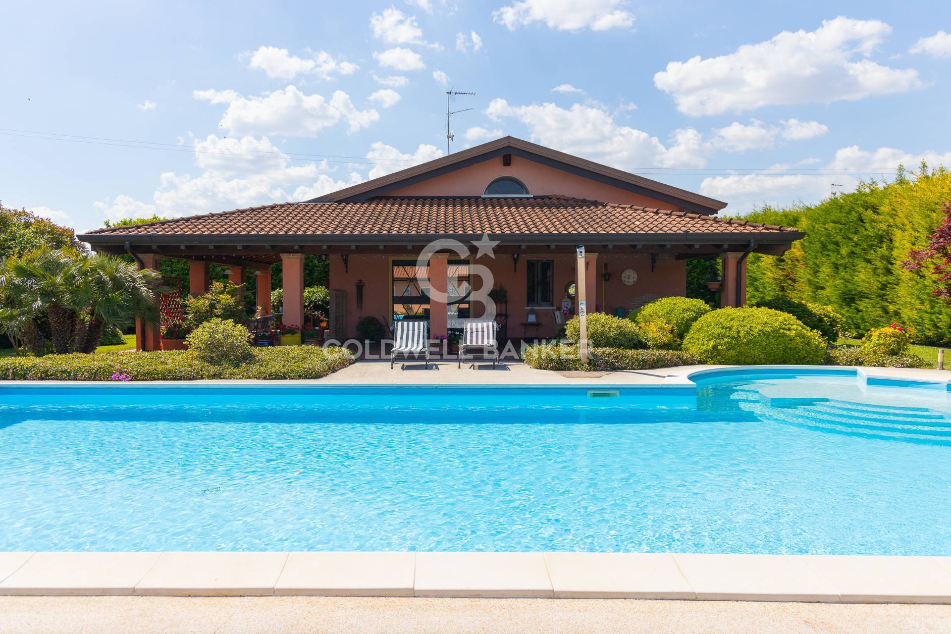 Villa in vendita a Roncoferraro, Casale