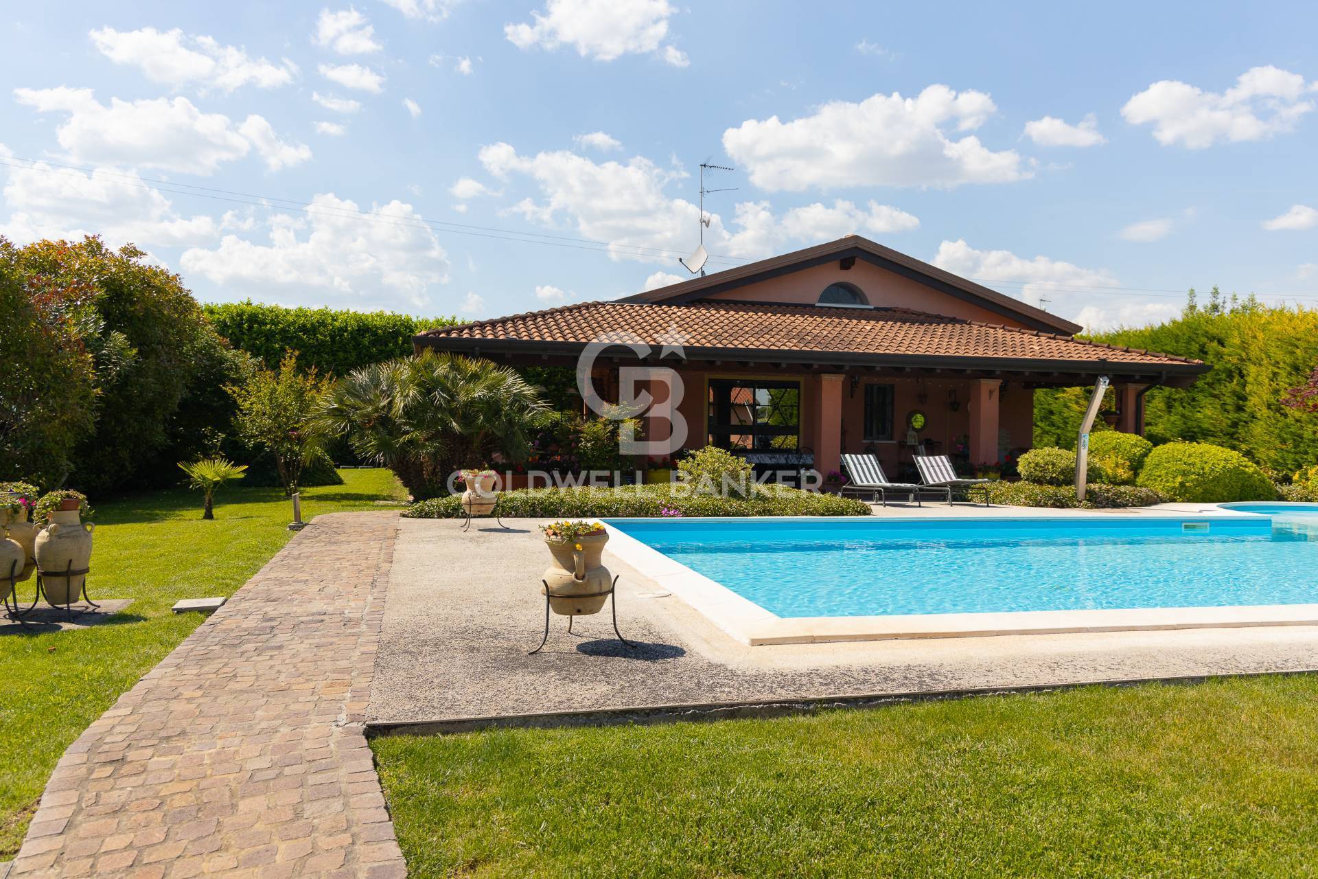 Villa in vendita a Roncoferraro, Casale