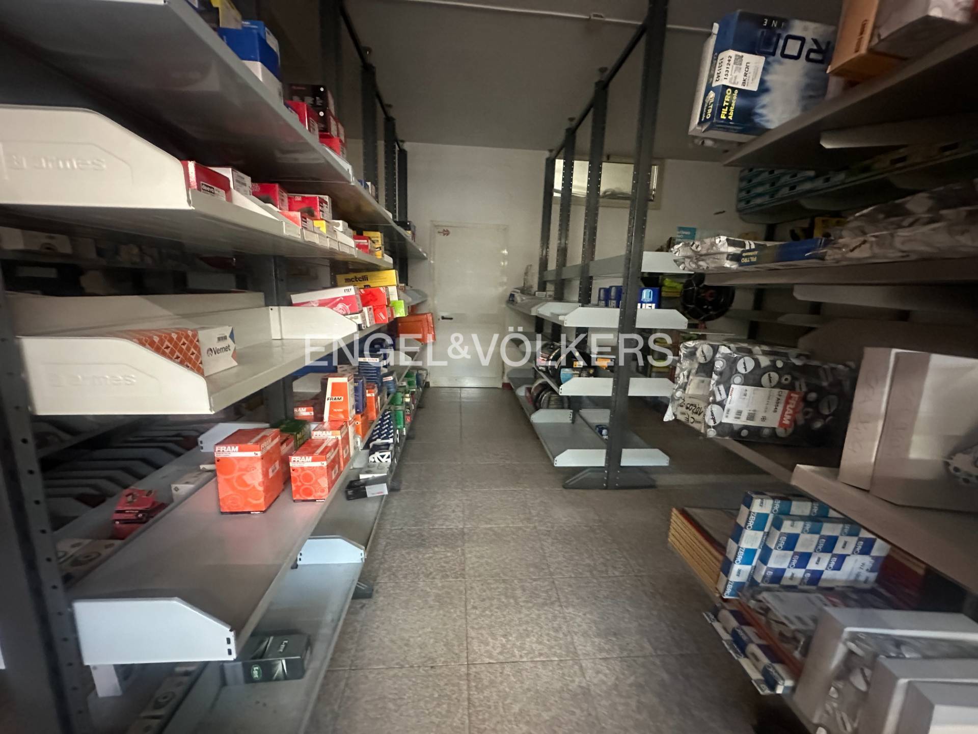 Locale commerciale in vendita a Penne