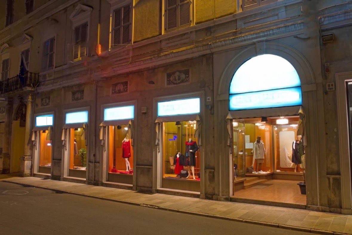 Locale commerciale in affitto a Jesi, San Lucia