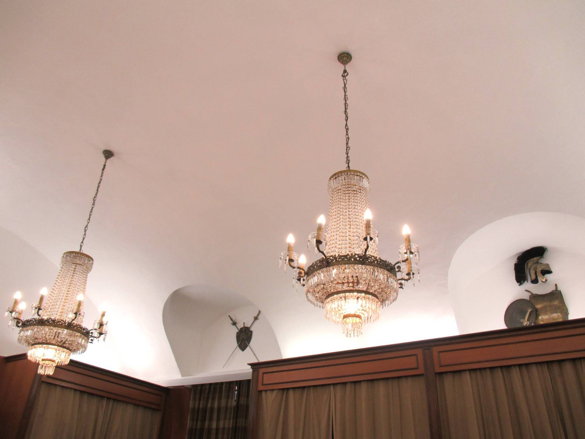 Locale commerciale in affitto a Jesi, San Lucia