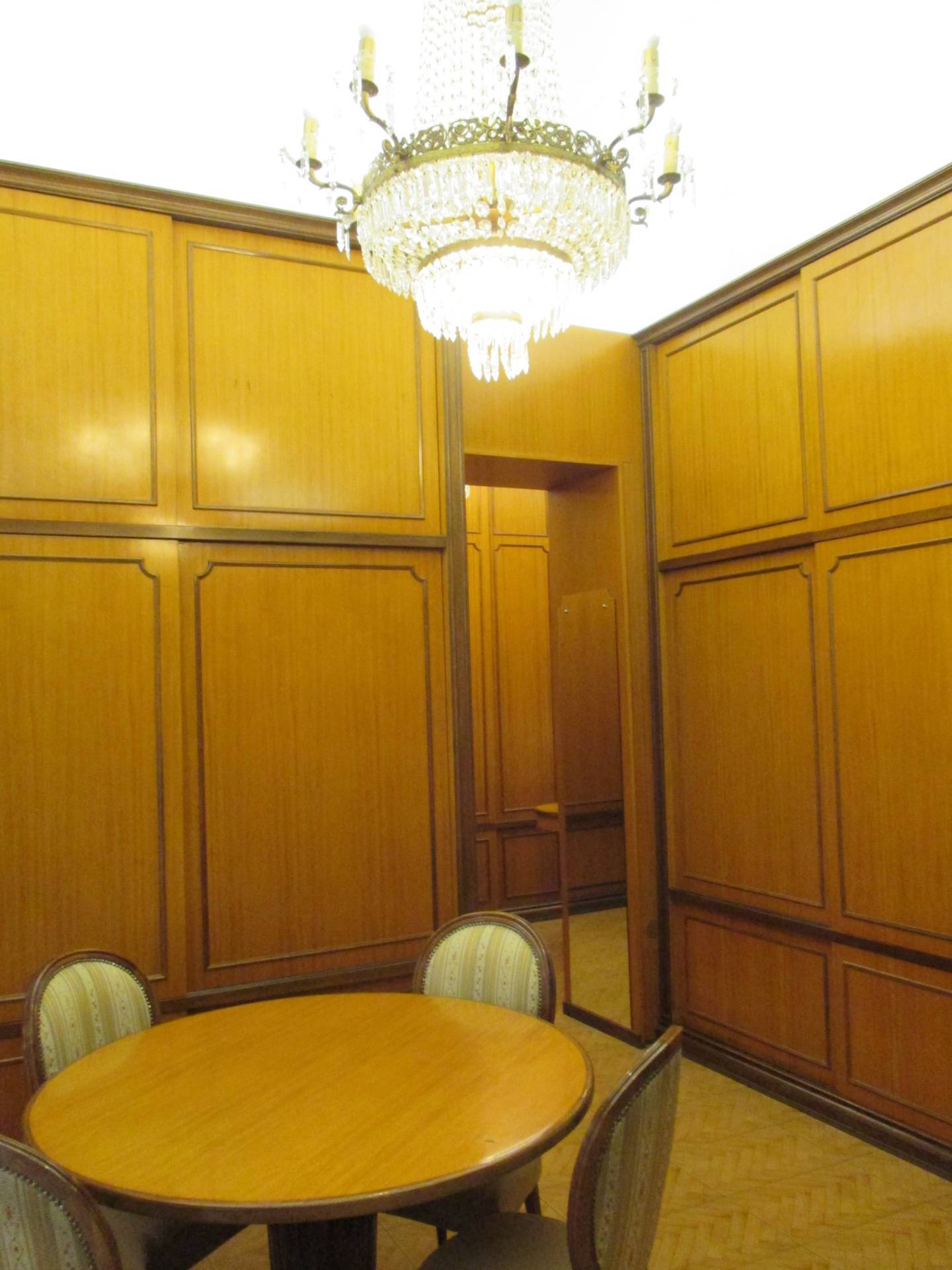 Locale commerciale in affitto a Jesi, San Lucia