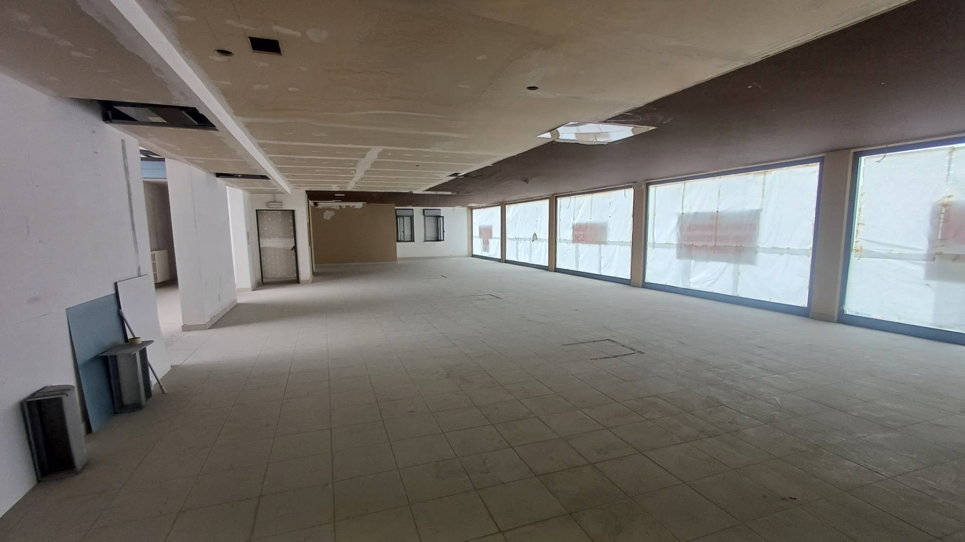 Locale commerciale in affitto a Giulianova