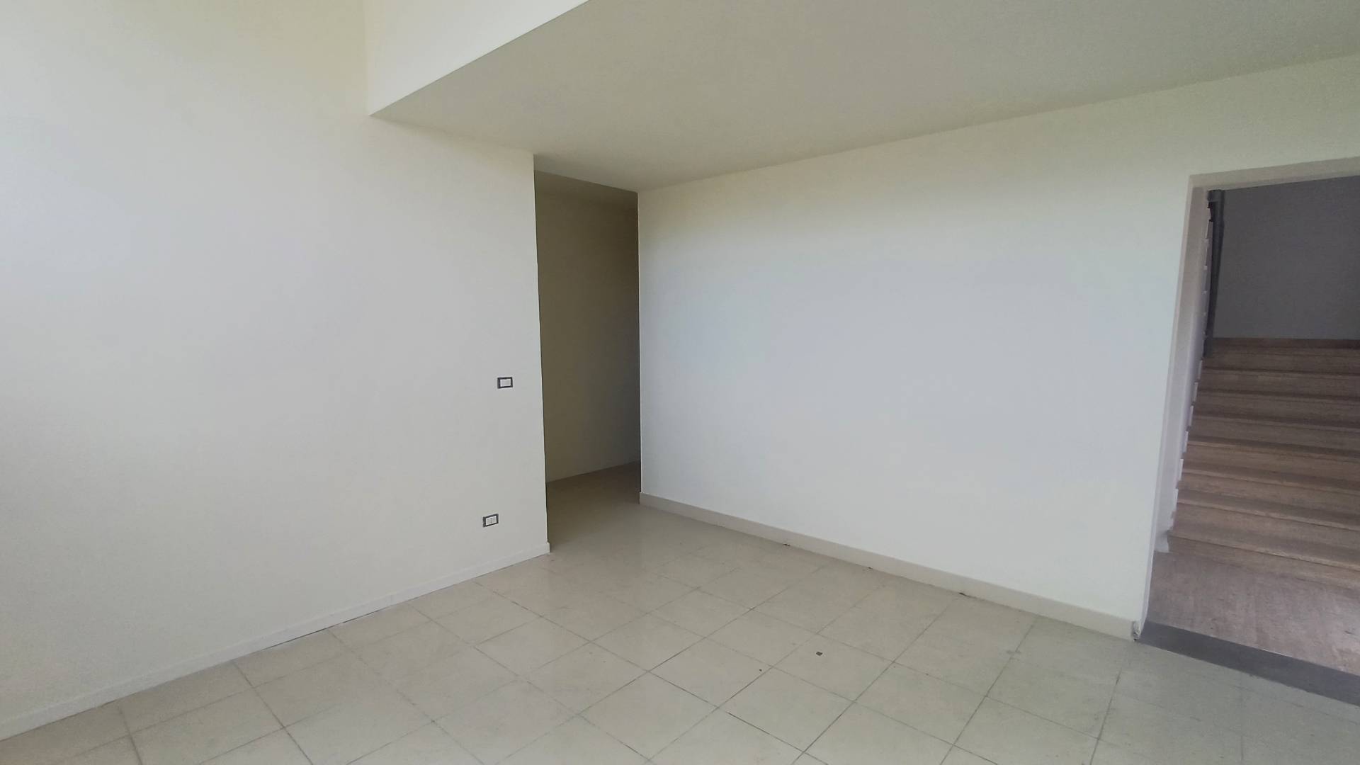 Locale commerciale in affitto a Giulianova