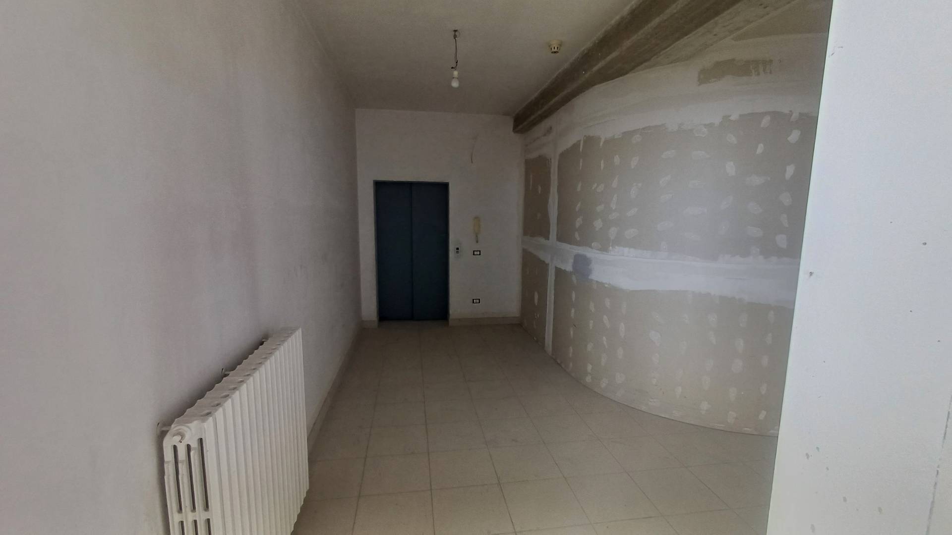 Locale commerciale in affitto a Giulianova