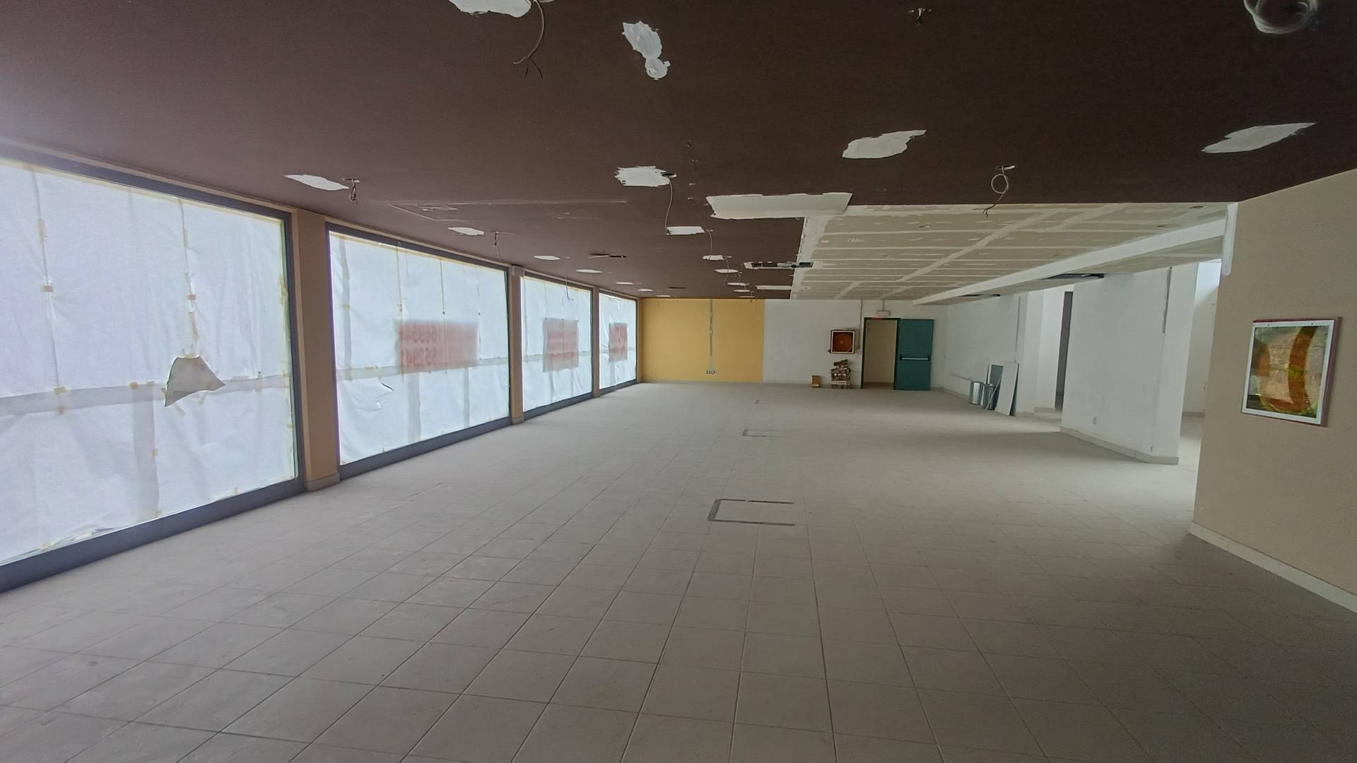 Locale commerciale in affitto a Giulianova